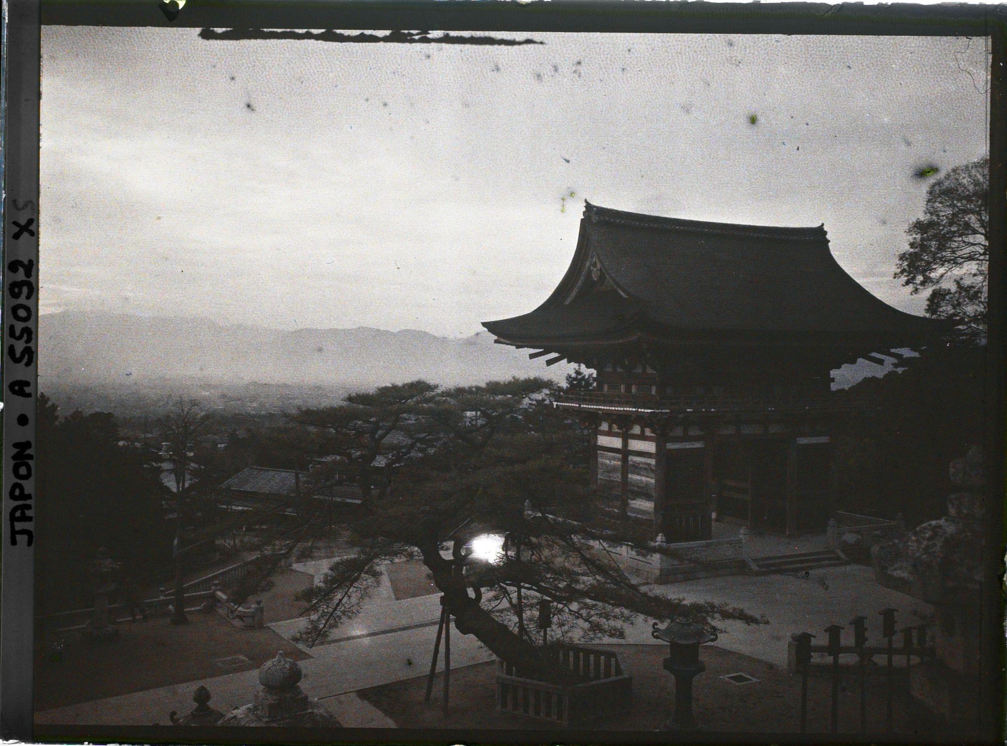 Image représentant Temple Kiyomizu-dera (ou Seisuiji) : porte d'entrée Niômon