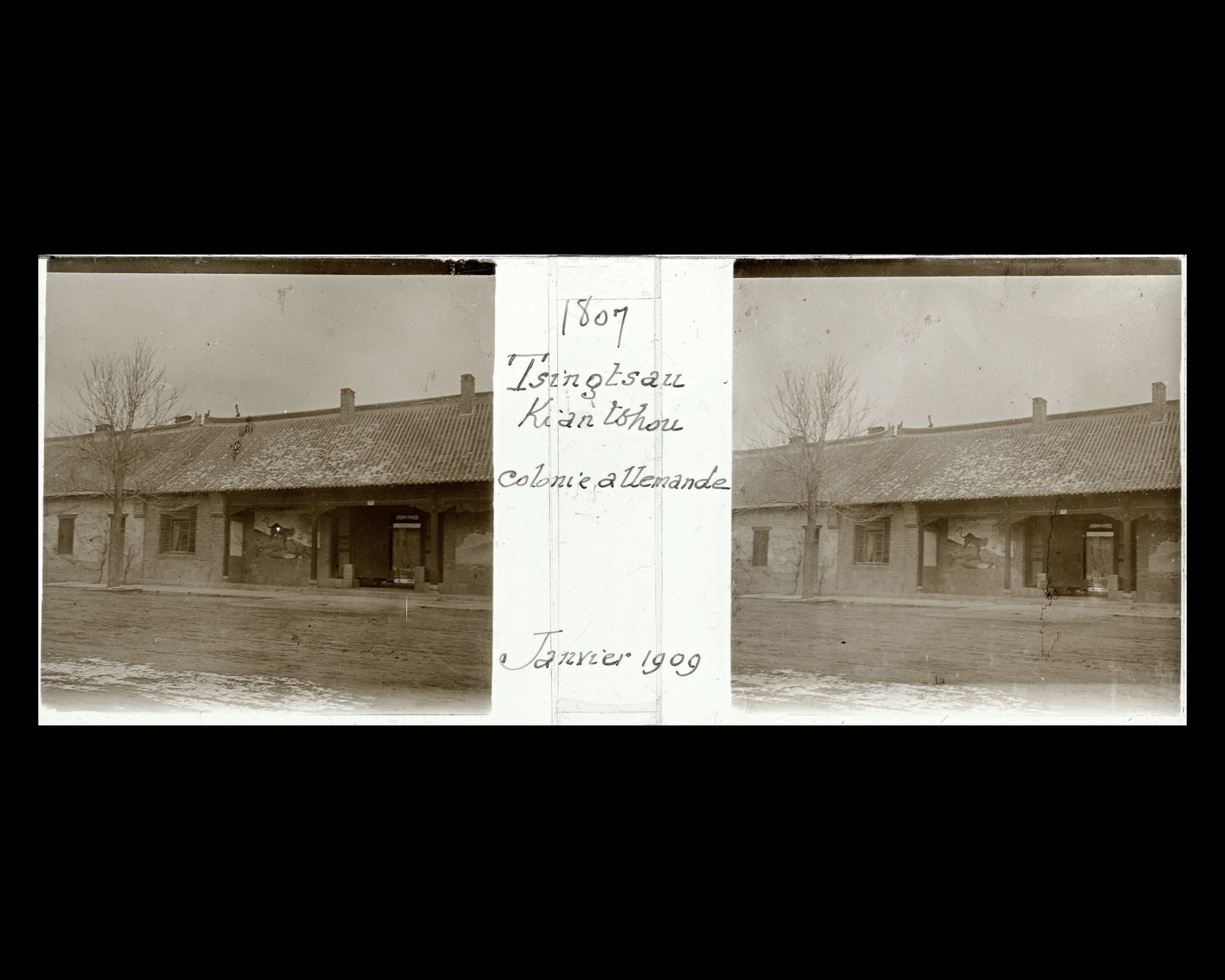 Image représentant Franzius-Strasse, l'entrée des bâtiments administratifs de la garnison chinoise (yamen)