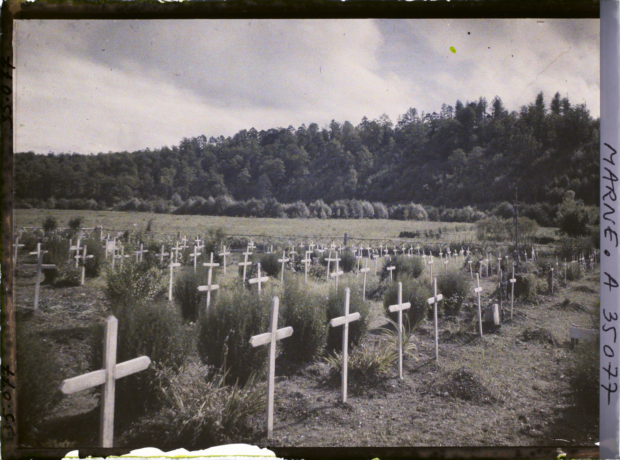 Image représentant France, De la Harazée au Four de Paris , Cimetière N° 6, route de la Harazée au Four de Paris