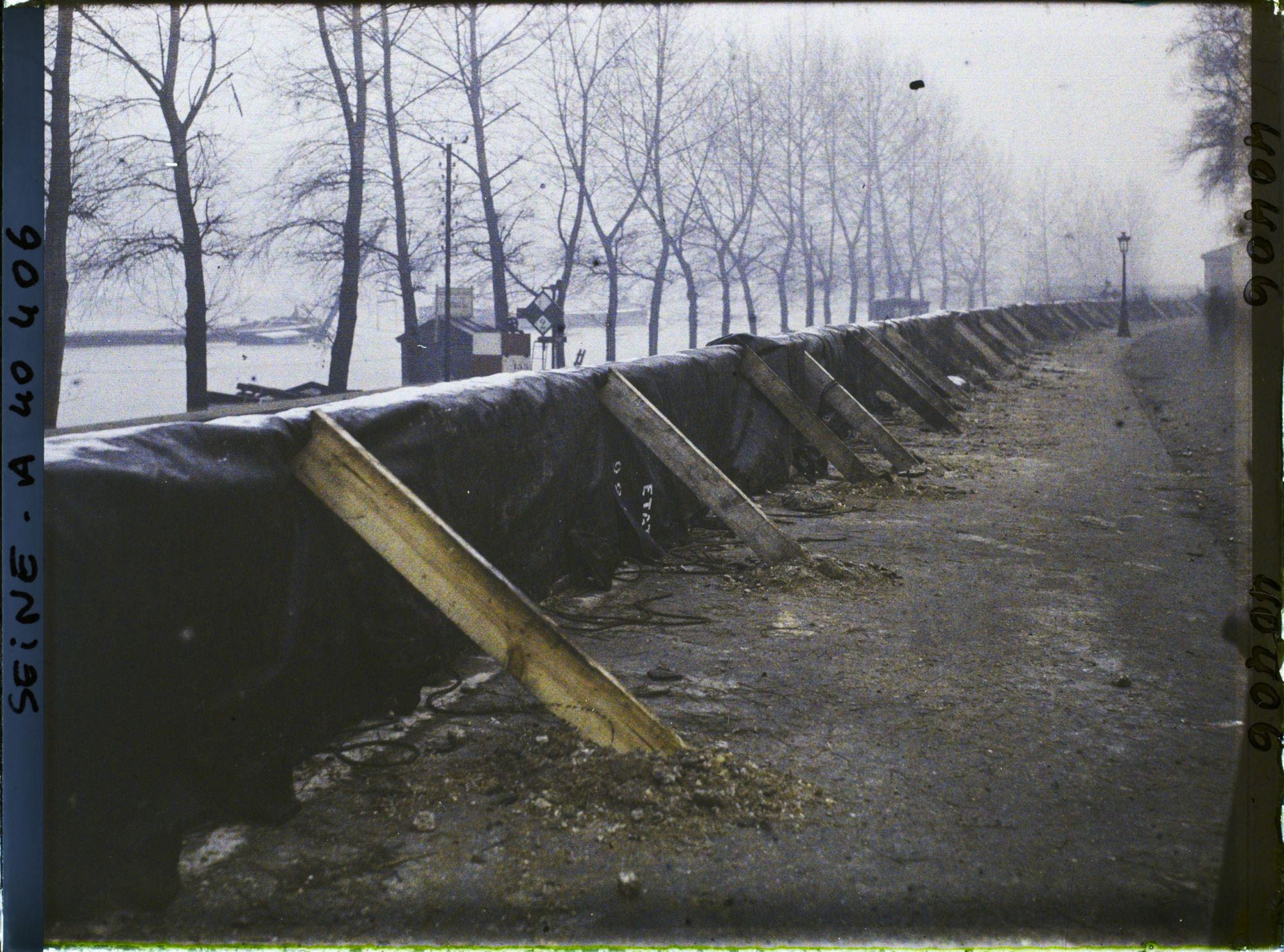 Image représentant Barrages contre la crue de la Seine quai d'Orsay