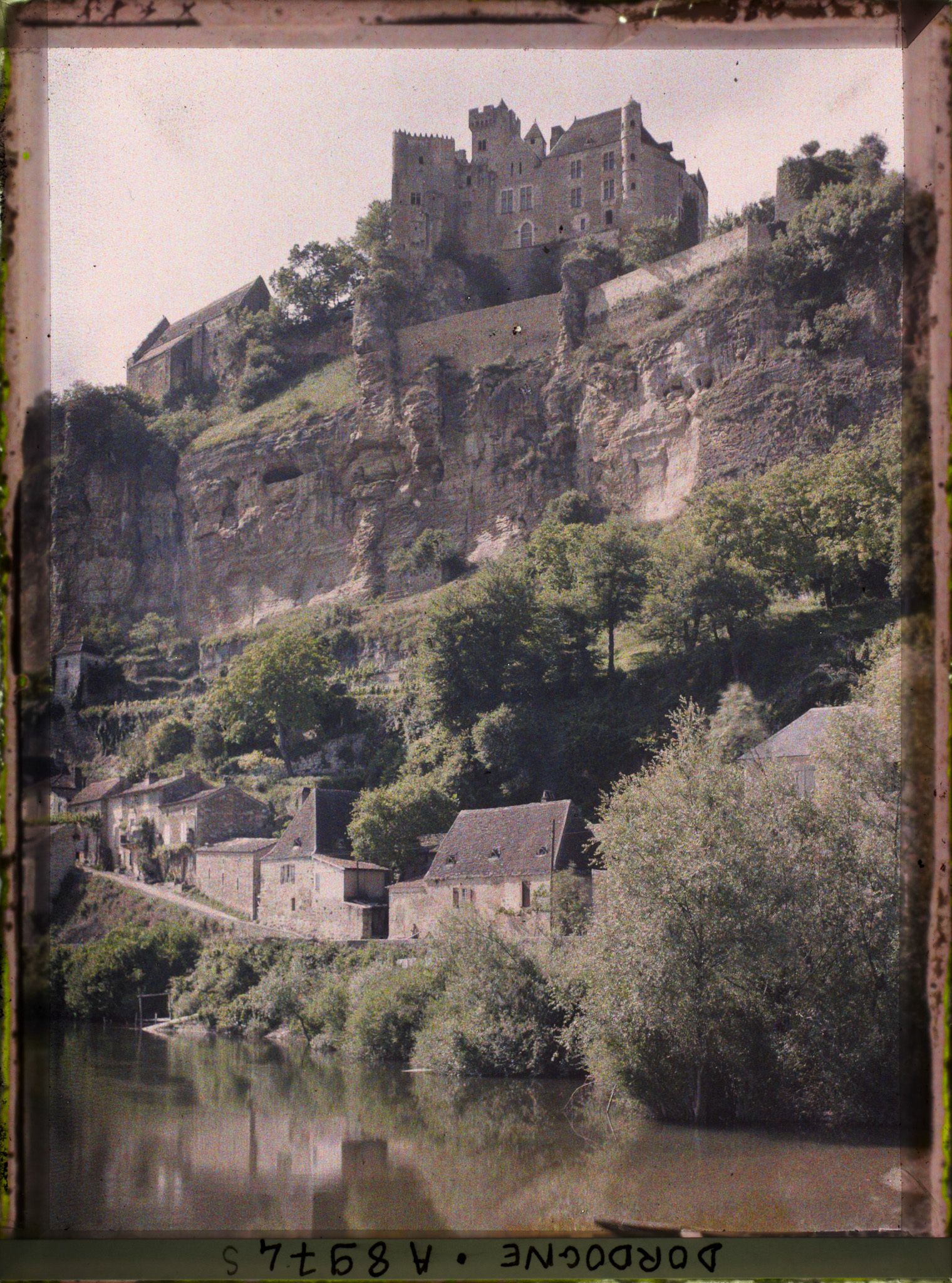 Image représentant France, Beynac, Le chateau vu en hauteur