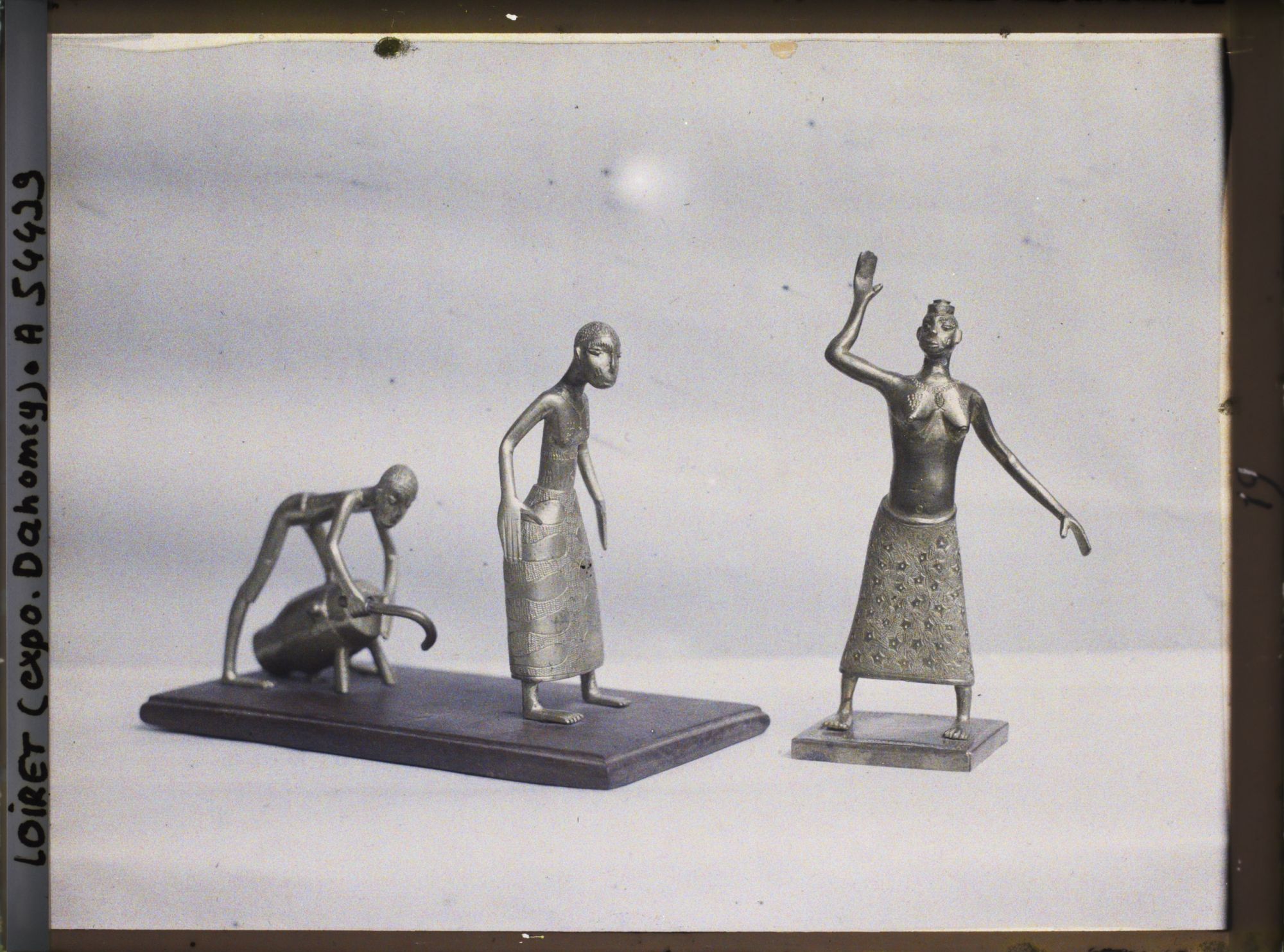 Image représentant Exposition d'art africain, figurines de danseuses et musicien