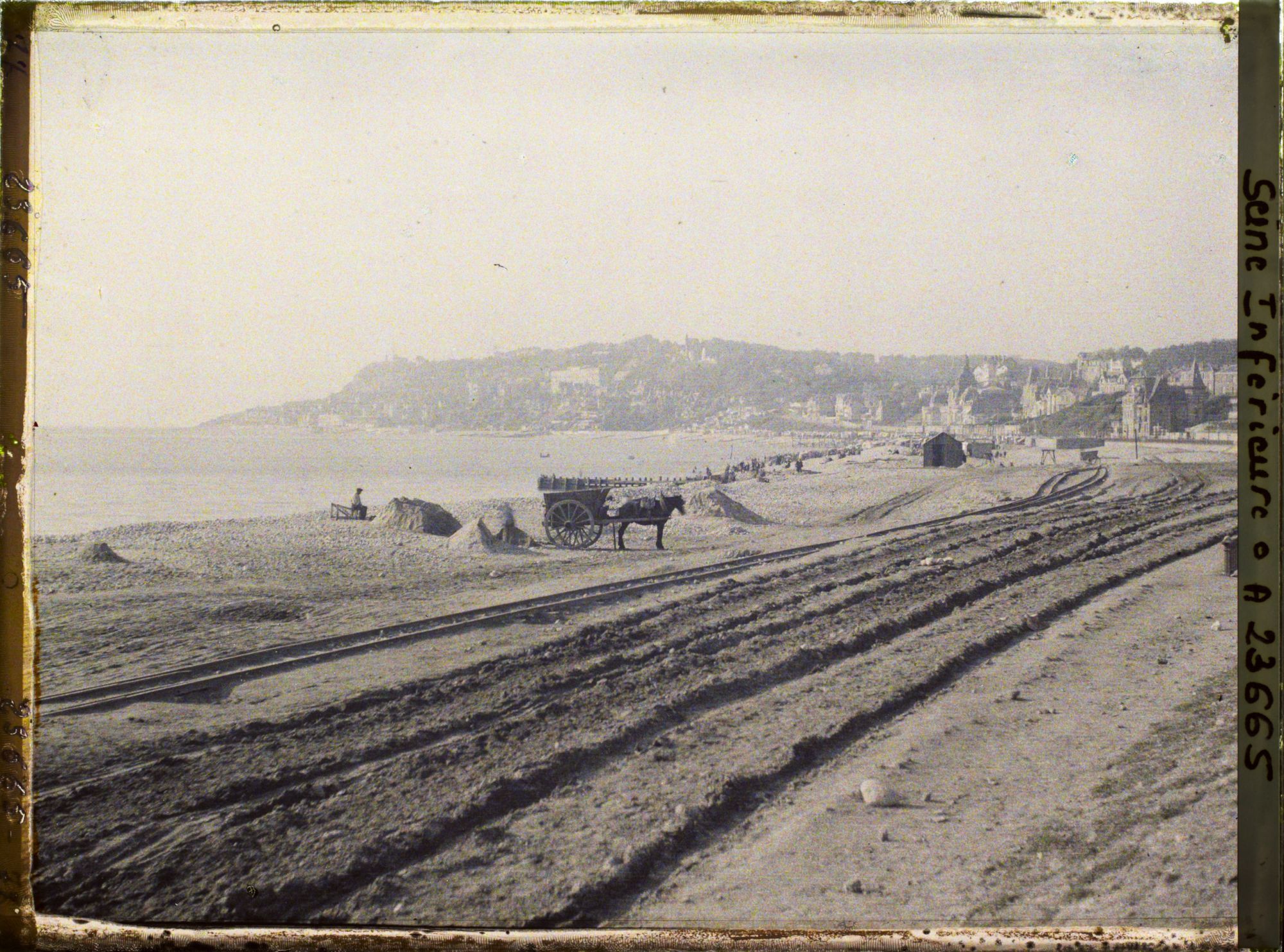 Image représentant Le Cap de la Hève et Sainte-Adresse, vue d'ensemble prise du boulevard Maritime