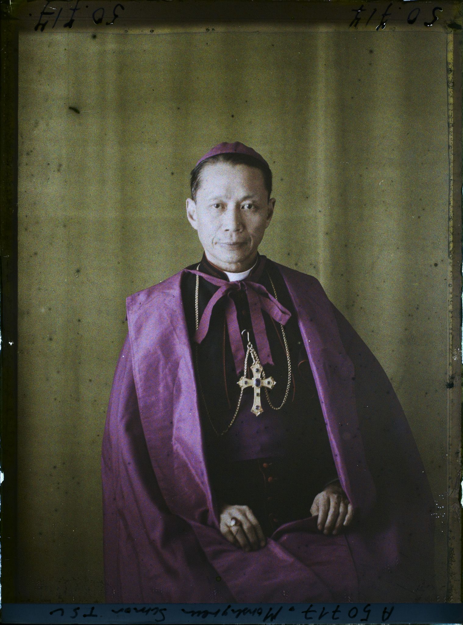 Image représentant https://musee-albert-kahn.s-museum.fr/home/NWQ2OTAwYzNmYjZlZTk1ZWQwODJmMjY4L2dlbmVyaWMtbm90aWNlLXRhYi9hdXRob3JpdHkvNjE3YTc5ZjVjZjhiODk2OGIzMzM3ZDIx/5d6900c3fb6ee95ed082f268/generic-notice-tab/authority/617a79eacf8b8968b33365a2 Monseigneur Tsu Kai-Min Simon