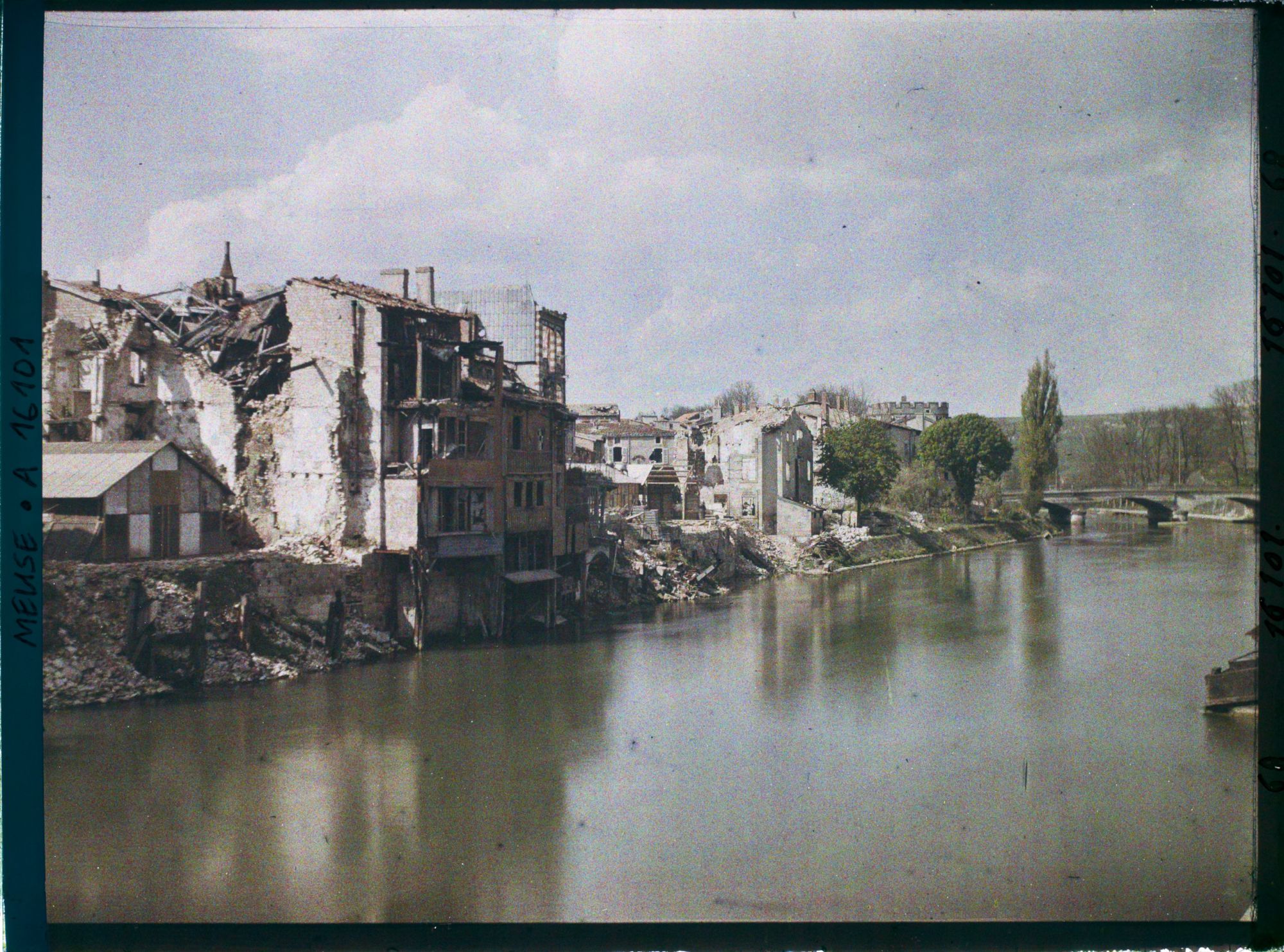 Image représentant France, Verdun, Les bords de la Meuse