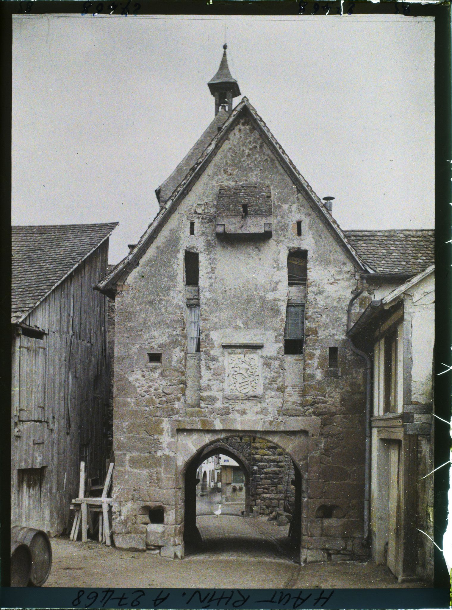 Image représentant France, Riquewihr, La Porte haute vue de l'intérieur