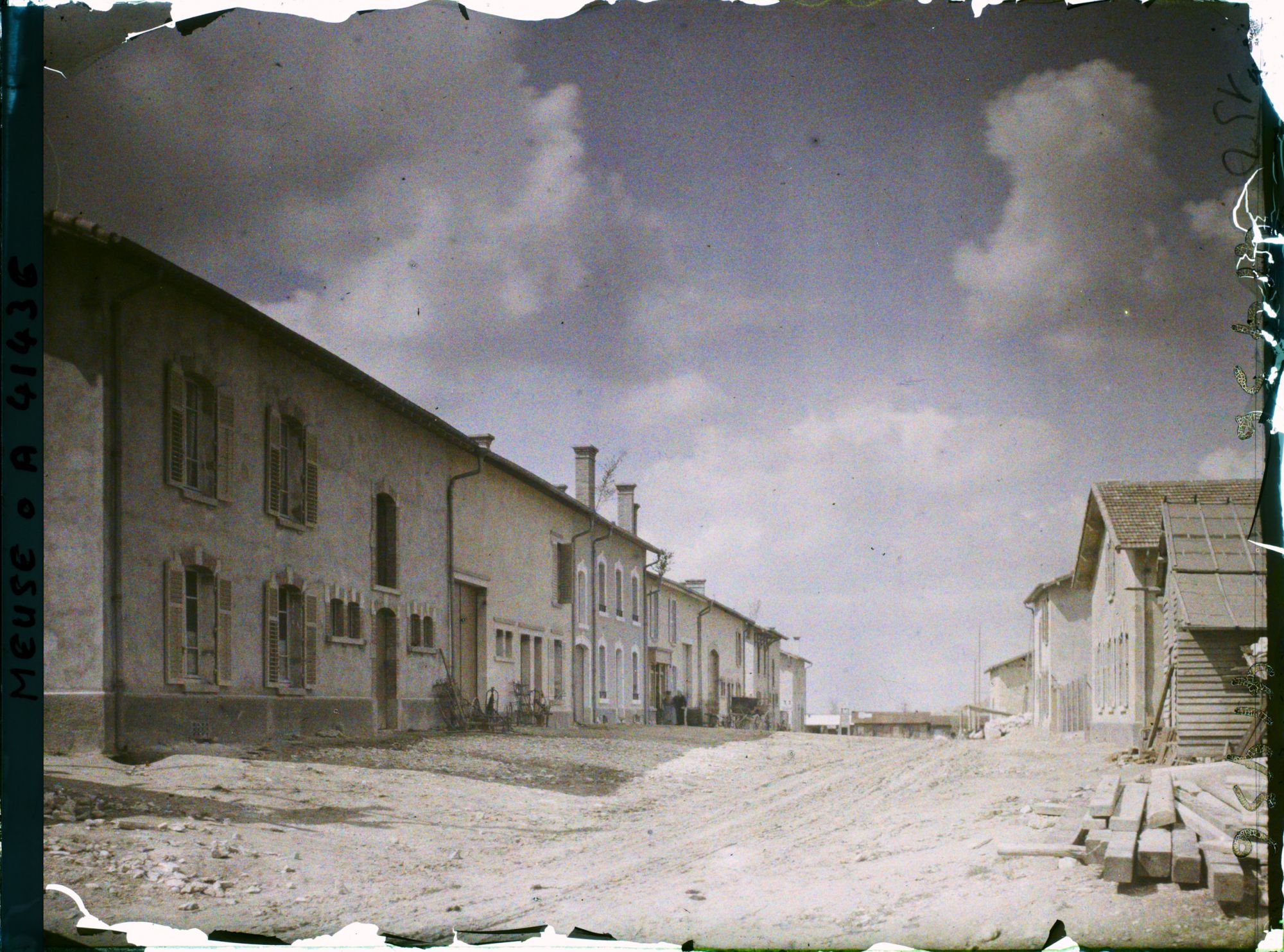 Image représentant France, Les Eparges, Grande rue