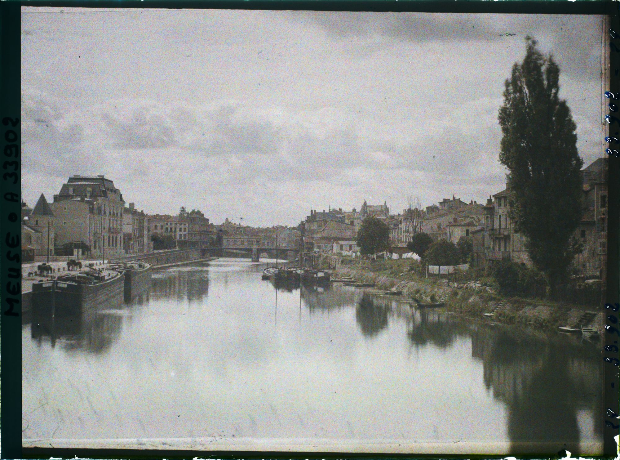 Image représentant France, Verdun, La Meuse, vue prise du Pont Chaussée vers l'Amont