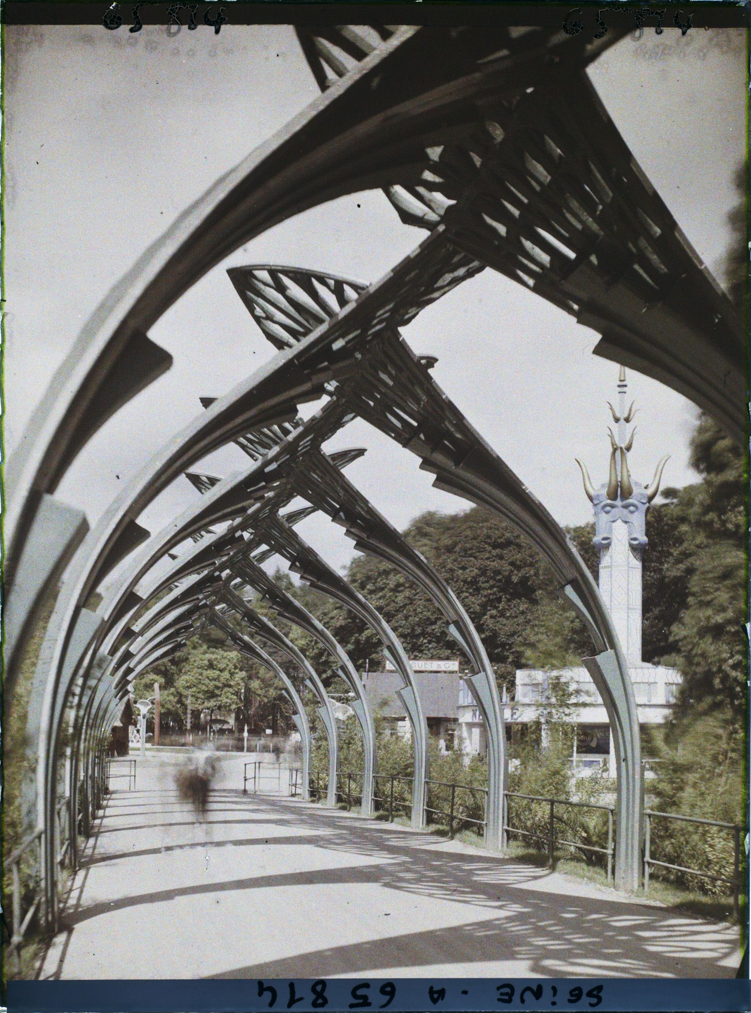 Image représentant L'Exposition Coloniale Internationale de 1931, la passerelle des Palmes