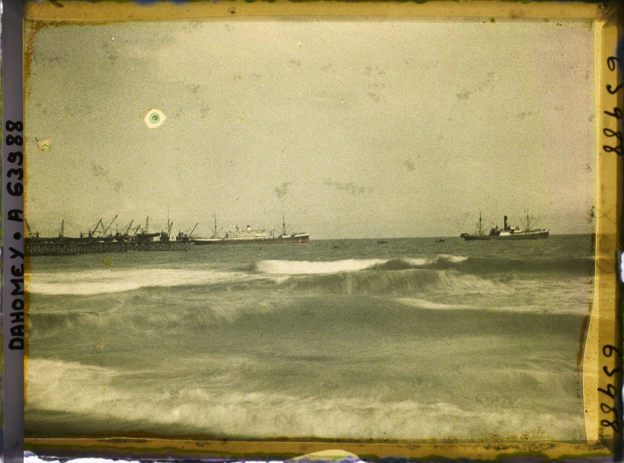 Image représentant Bateaux arrivant au wharf