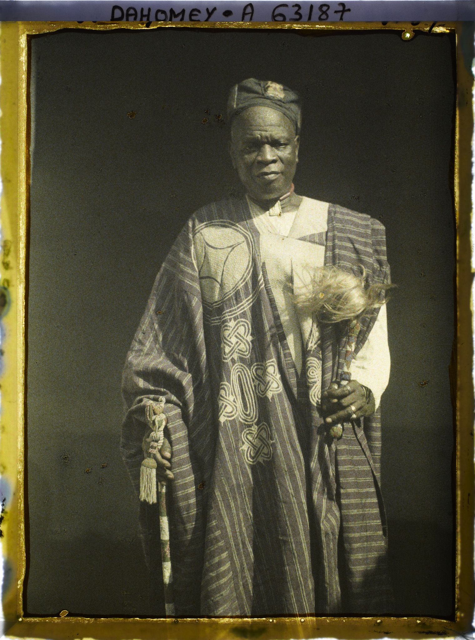 Image représentant Buste du roi Agouloyé (Nagô) et les insignes de pouvoirs