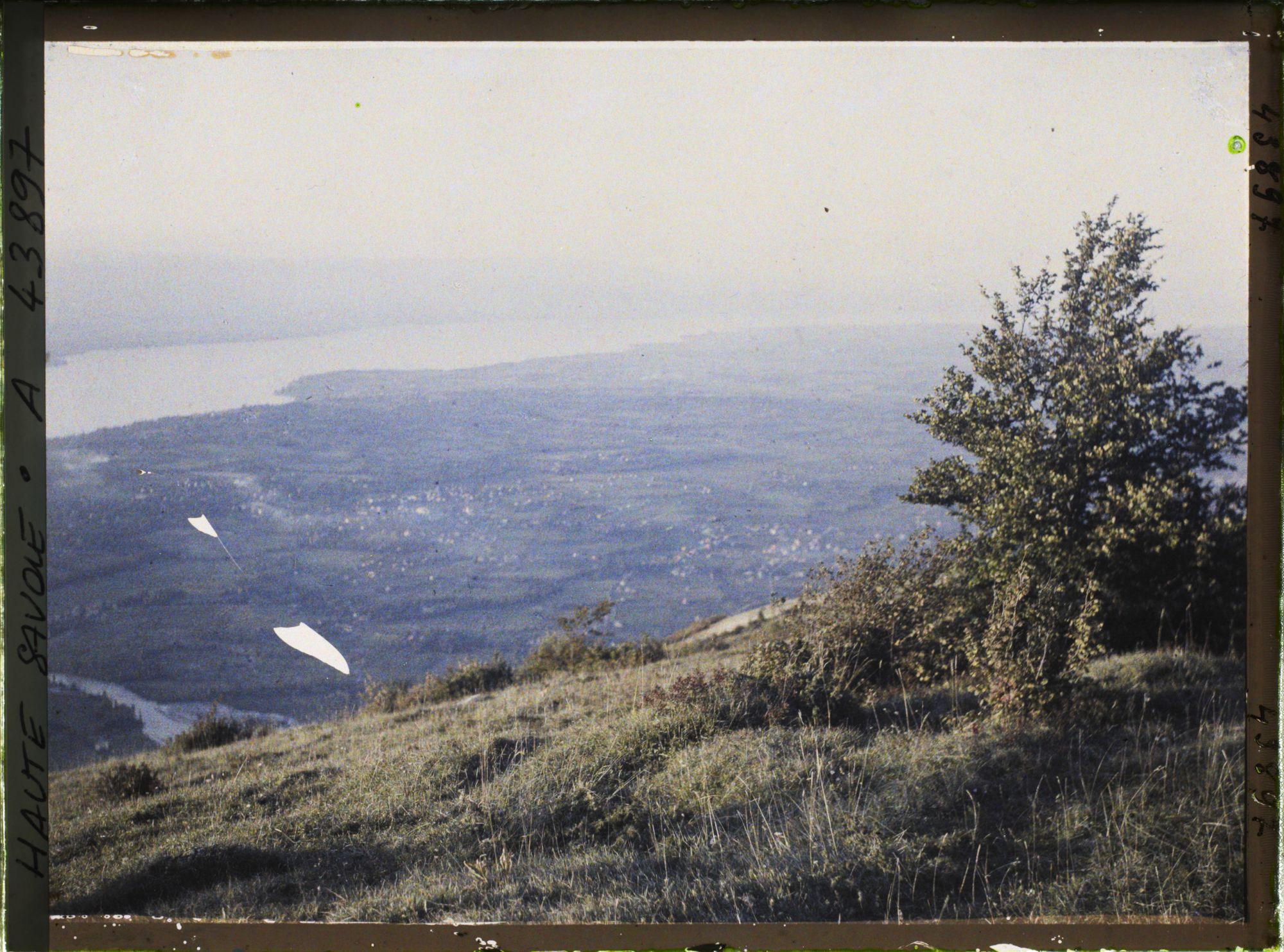 Image représentant France, Le Salève, Sommet du Grand Salève et le Lac Leman vue prise le soir