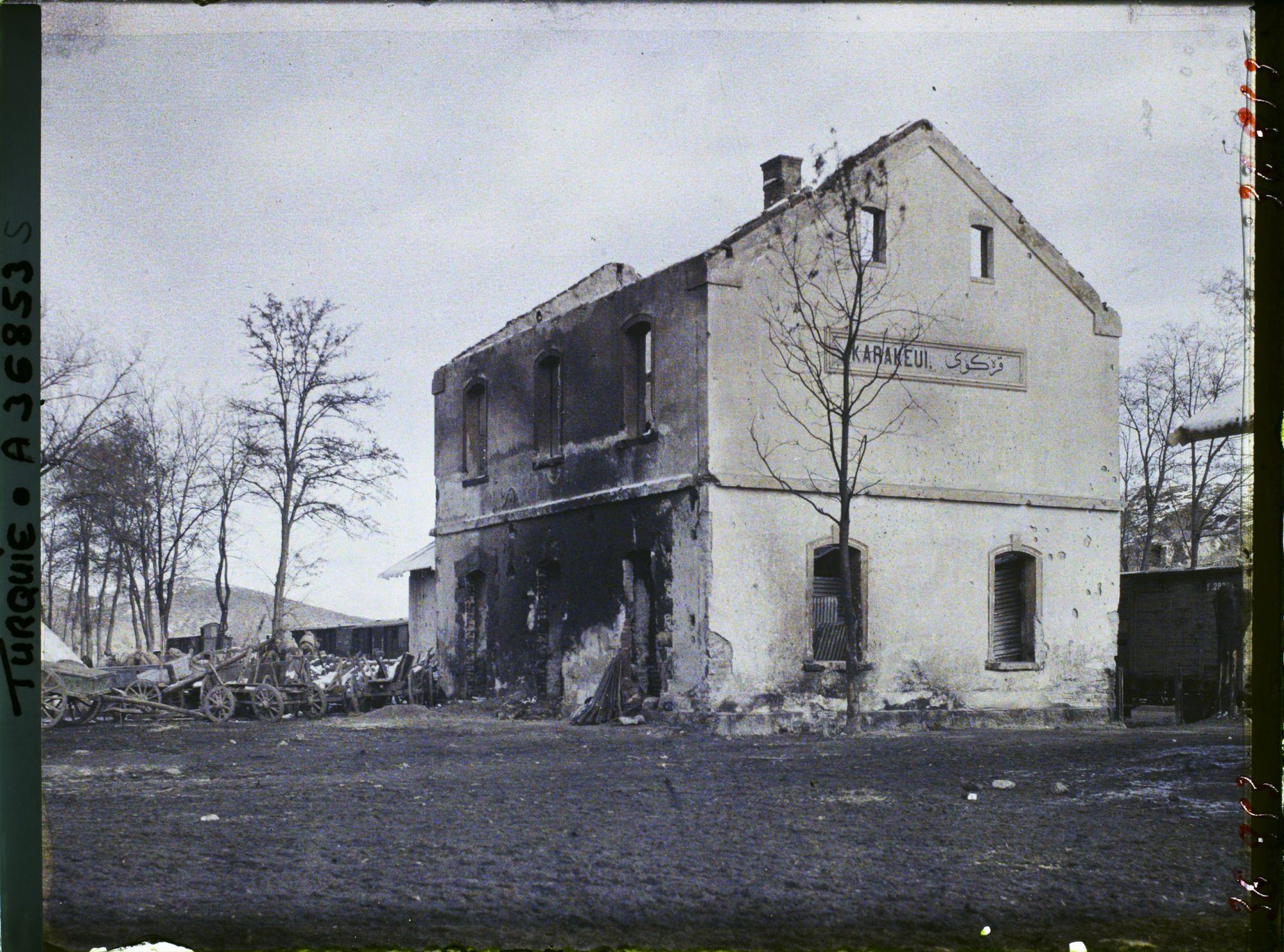 Image représentant Turquie, Karakeui, Gare de Karakeui incendiée