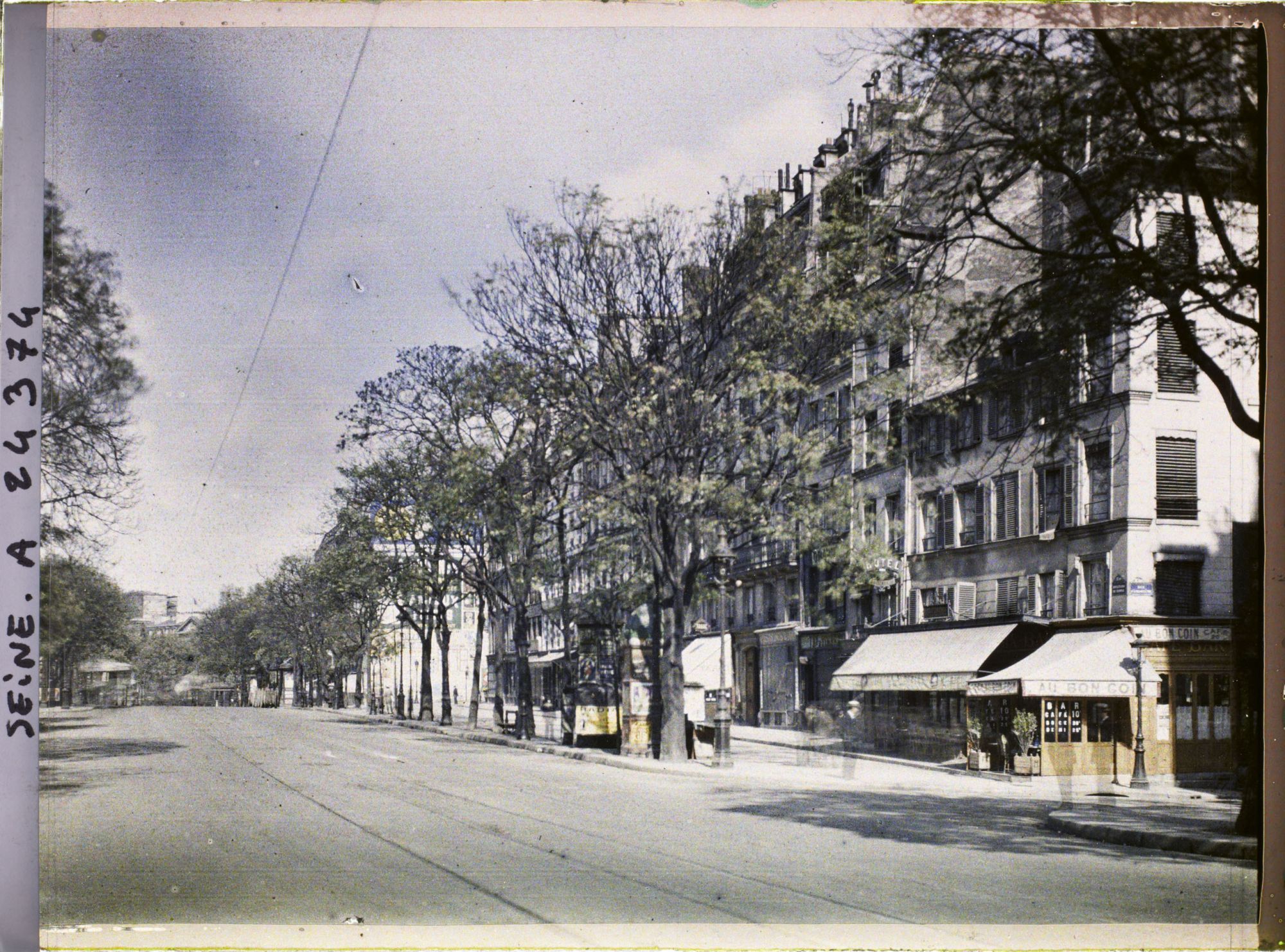 Image représentant Le boulevard du Temple à l'angle de la rue Jean-Pierre Timbaud (ancienne rue d'Angoulême)