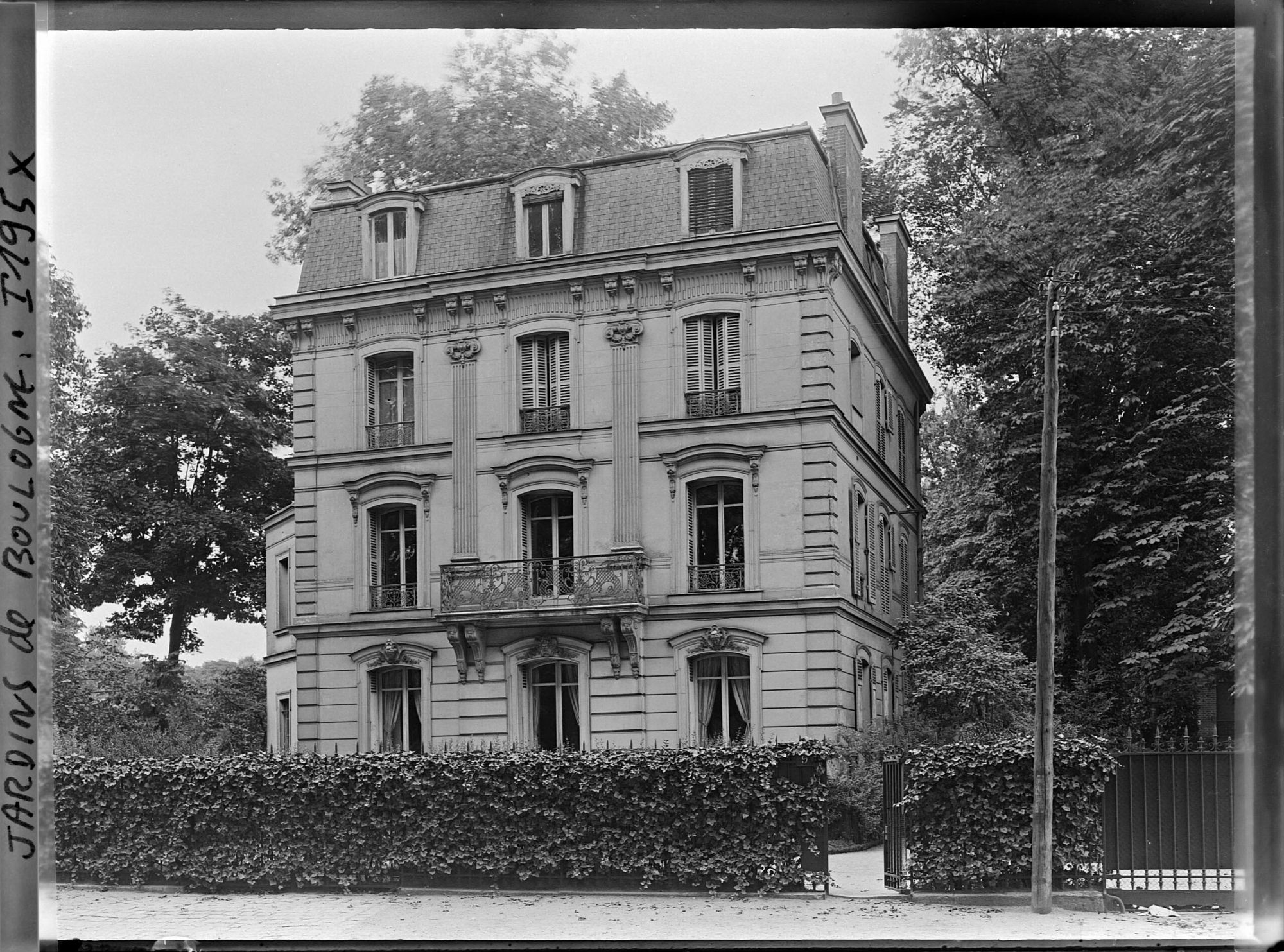 Image représentant Façade du cercle Autour du Monde