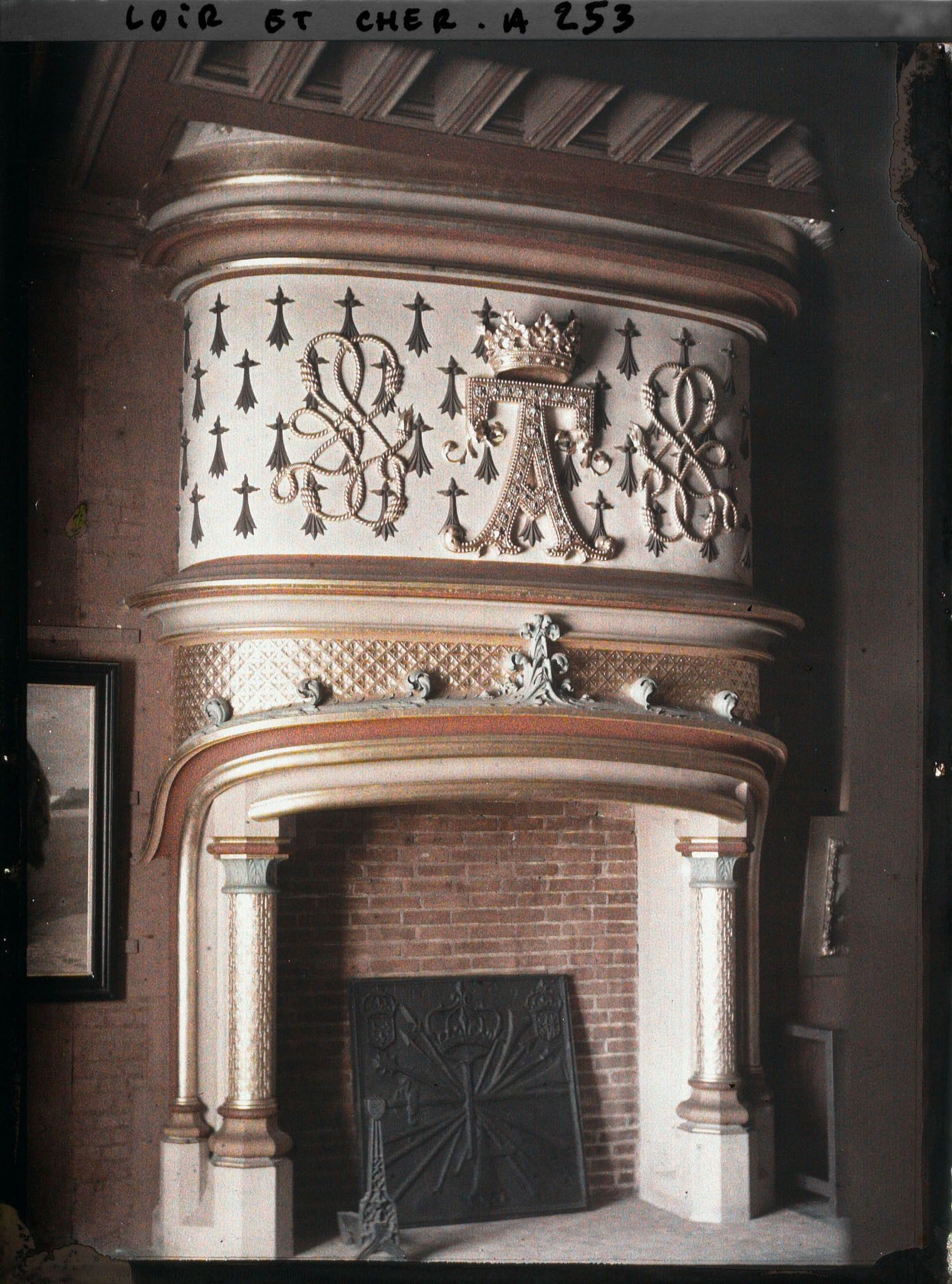 Image représentant La cheminée d'Anne de Bretagne dans l'aile Louis XII du château