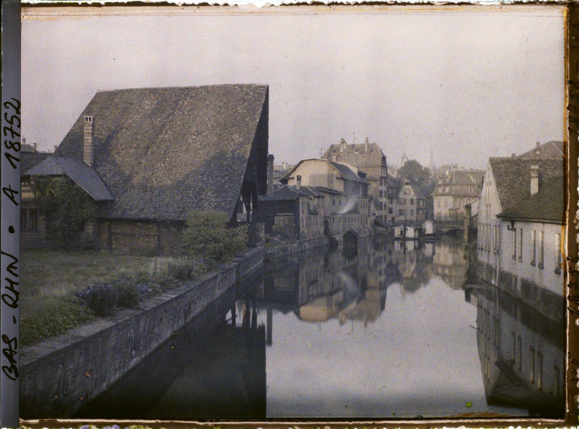 Image représentant France, Strasbourg, Un coin de la petite France, prise des ponts couverts