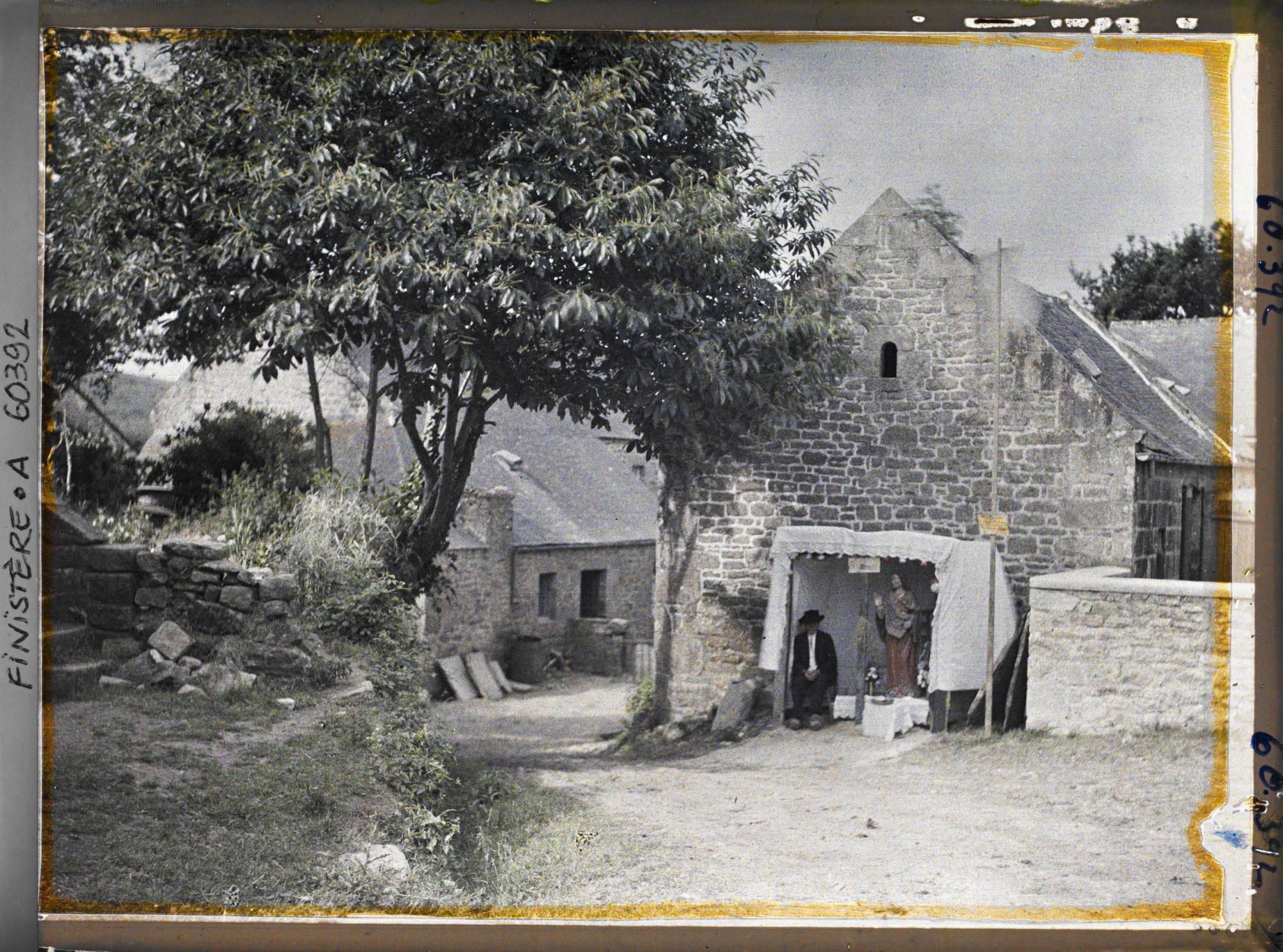 Image représentant Le reposoir de saint Guénolé de Kergoat sur le parcours de la Grande Troménie
