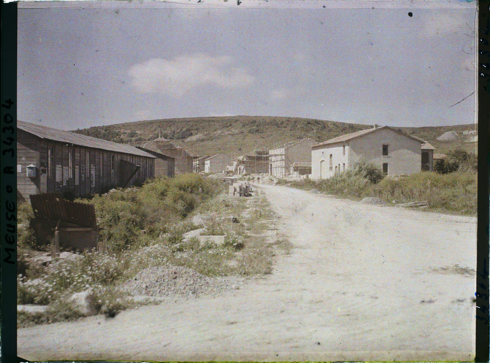 Image représentant France, Combres, Reconstructions et Crête de Combres