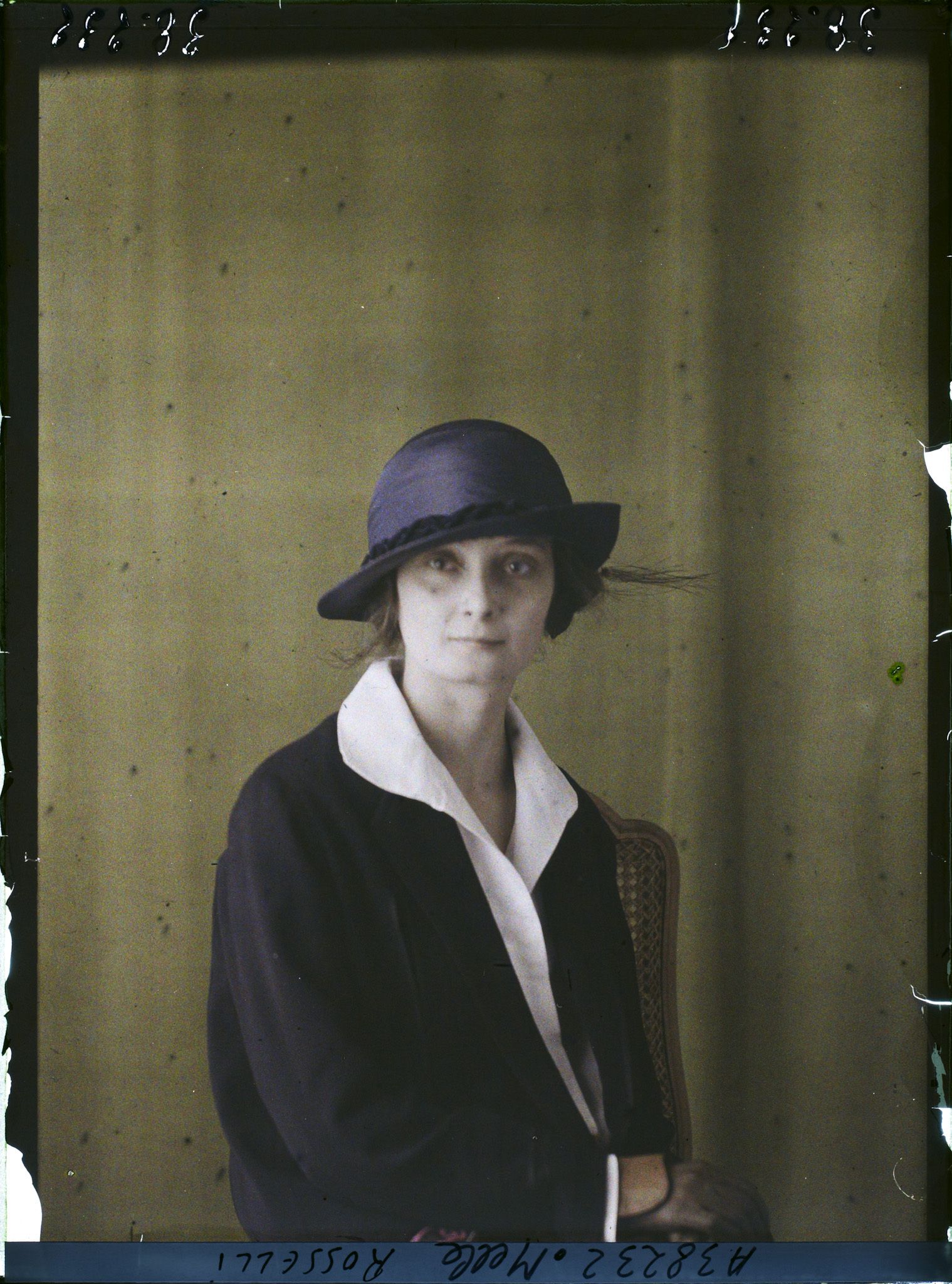 Image représentant https://musee-albert-kahn.s-museum.fr/home/NWQ2OTAwYzNmYjZlZTk1ZWQwODJmMjY4L2dlbmVyaWMtbm90aWNlLXRhYi9hdXRob3JpdHkvNjE3YTc5ZjVjZjhiODk2OGIzMzM3ZDIx/5d6900c3fb6ee95ed082f268/generic-notice-tab/authority/617a79ebcf8b8968b33376f8 Mademoiselle Rosselli