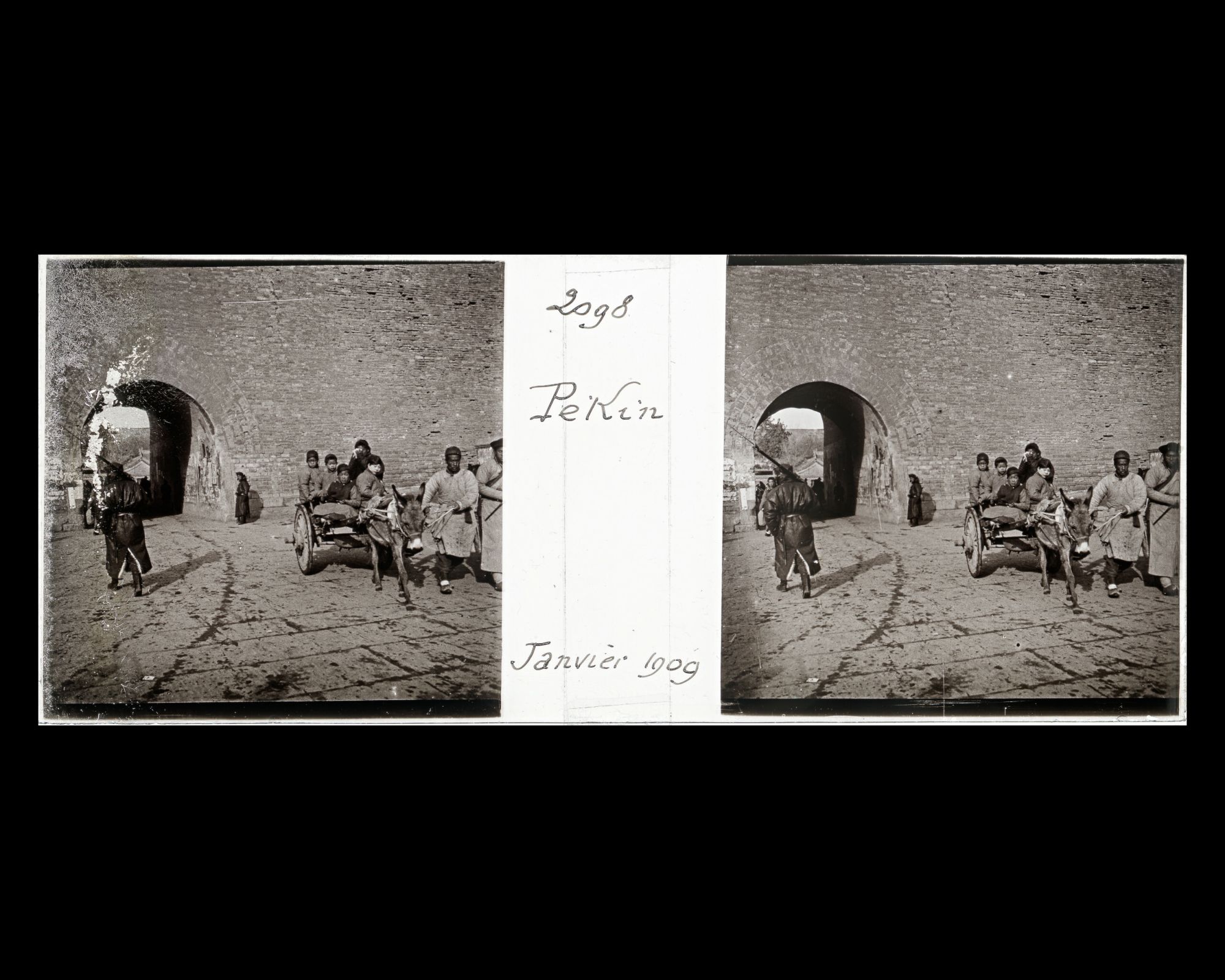 Image représentant Scène de rue à l'entrée du bastion (wengcheng) de Xizhimen ("porte Droite de l'Ouest")