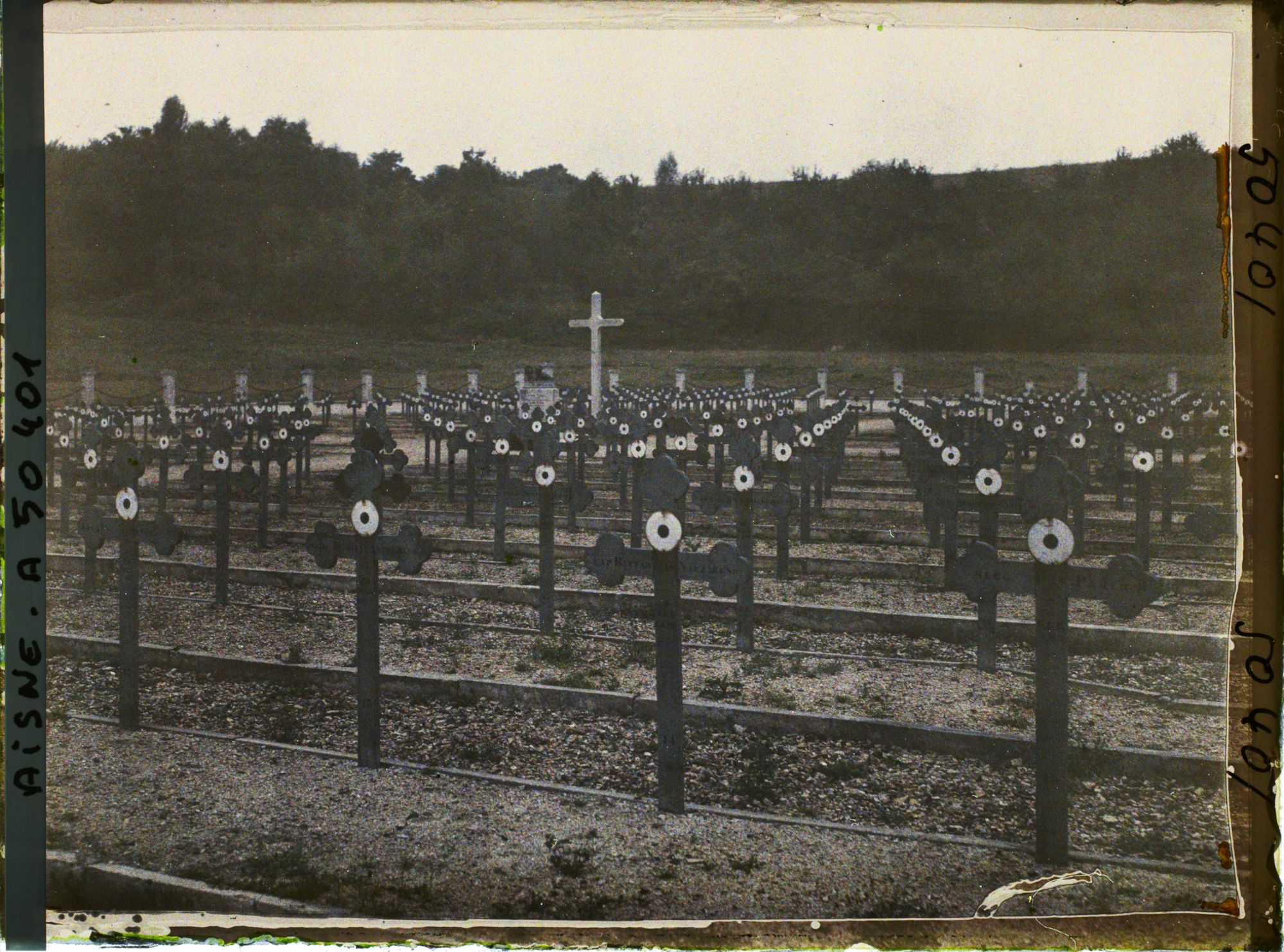 Image représentant France, Soupir, Le Cimetière Italien par la pluie