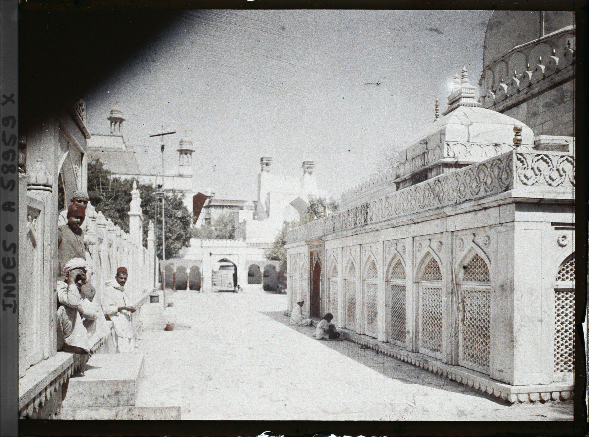 Image représentant La tombe du saint musulman Khaja-ud-Din Chishti dans le dargâh Sharif