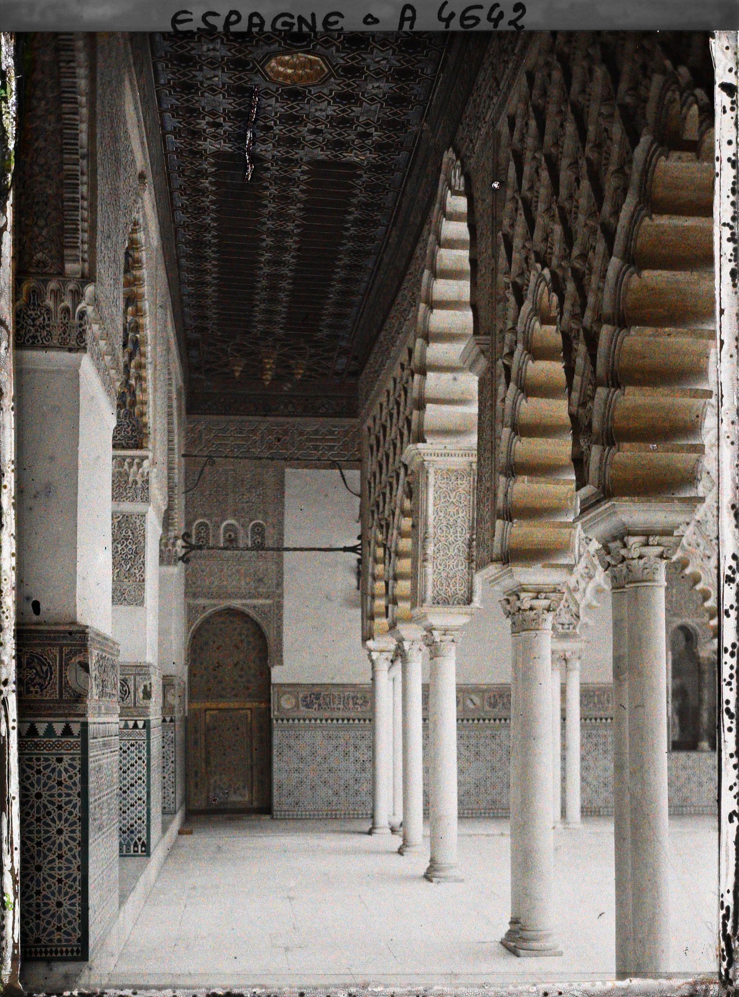 Image représentant Alcazar : galerie dans le patio de la Doncellas ("des Demoiselles")