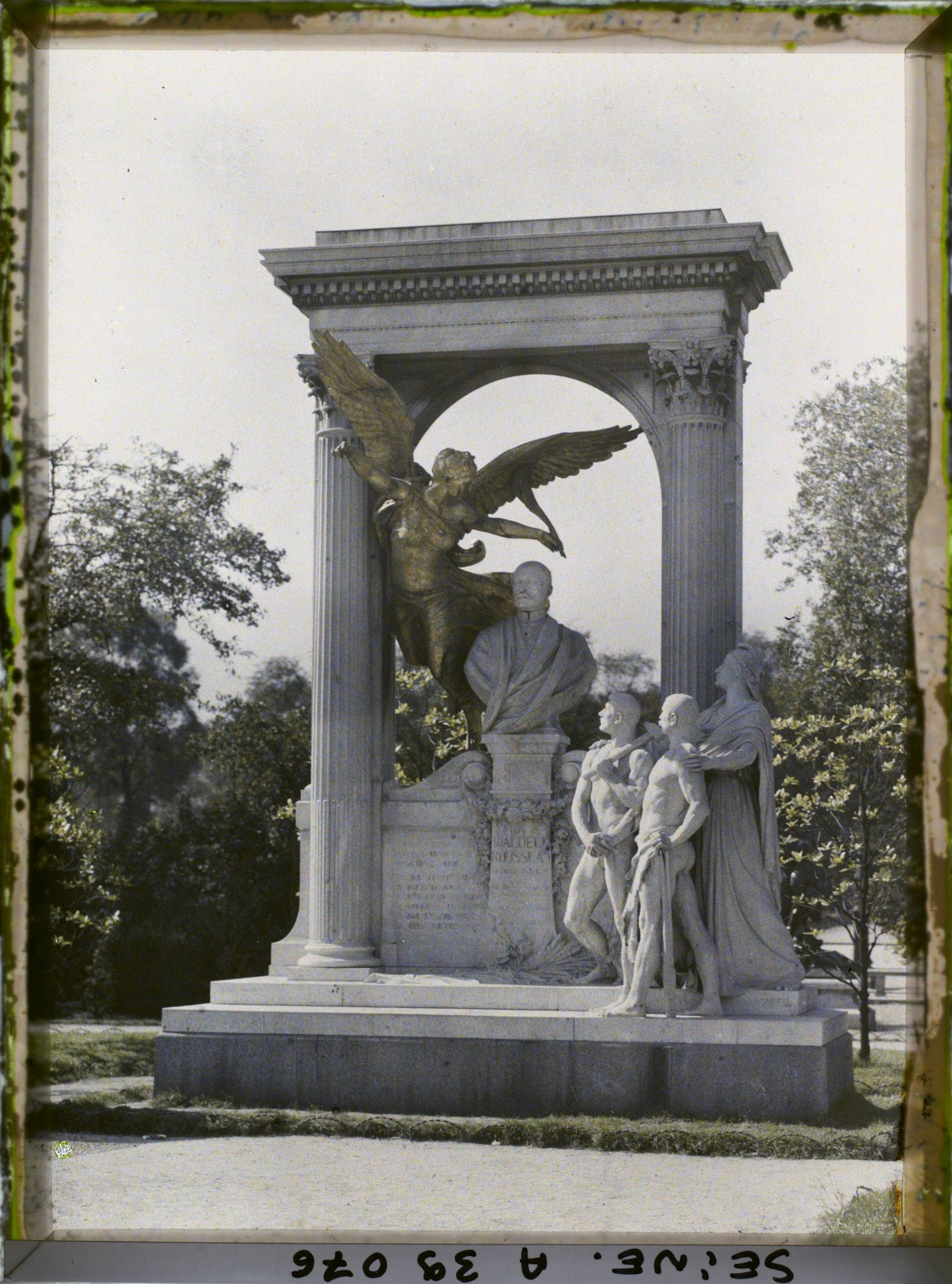 Image représentant Monument de Waldeck Rousseau par Laurent-Honoré Marqueste (1909) au jardin des Tuileries