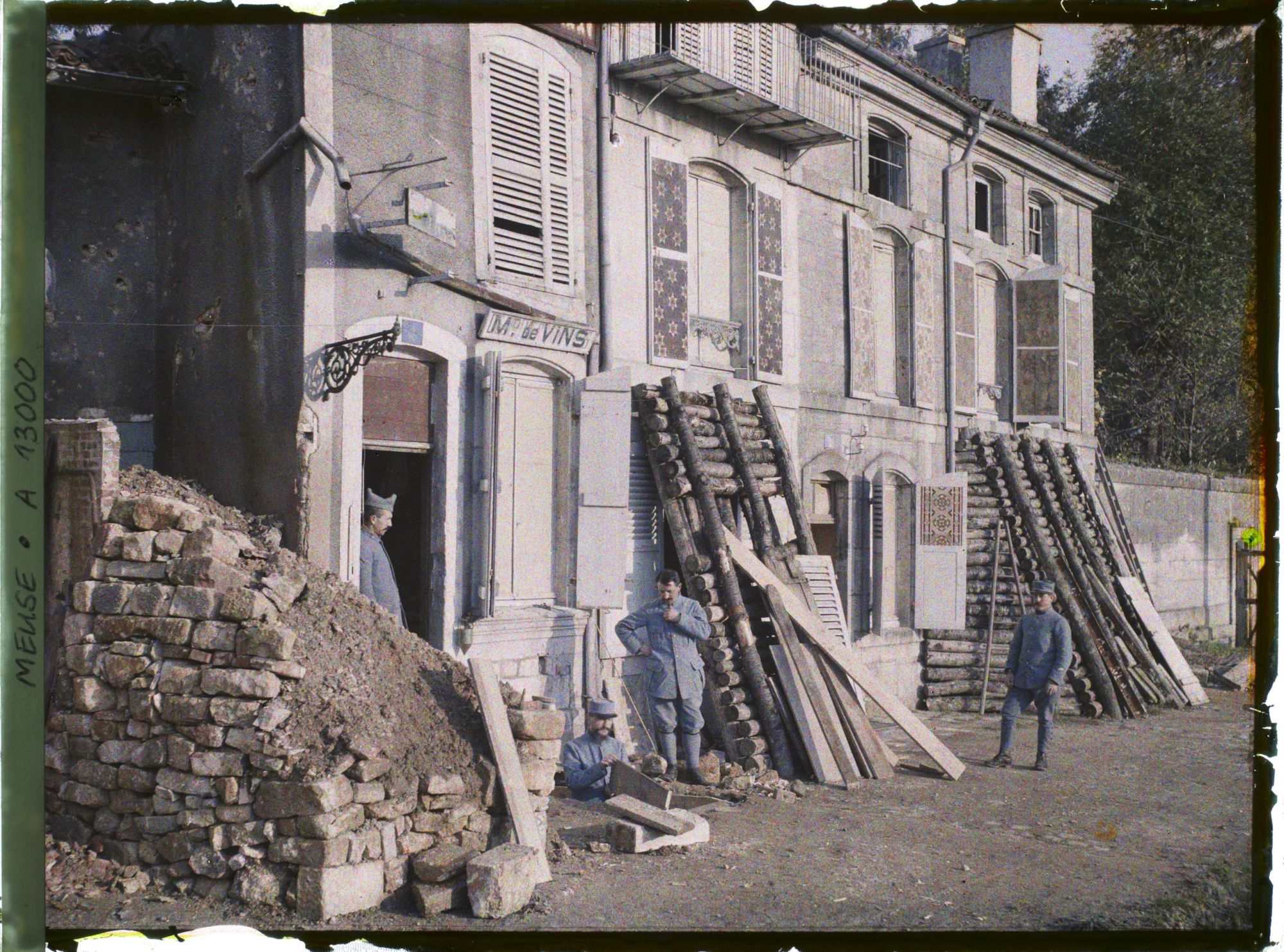 Image représentant France, Verdun, Place de la Citadelle, Maisons organisées