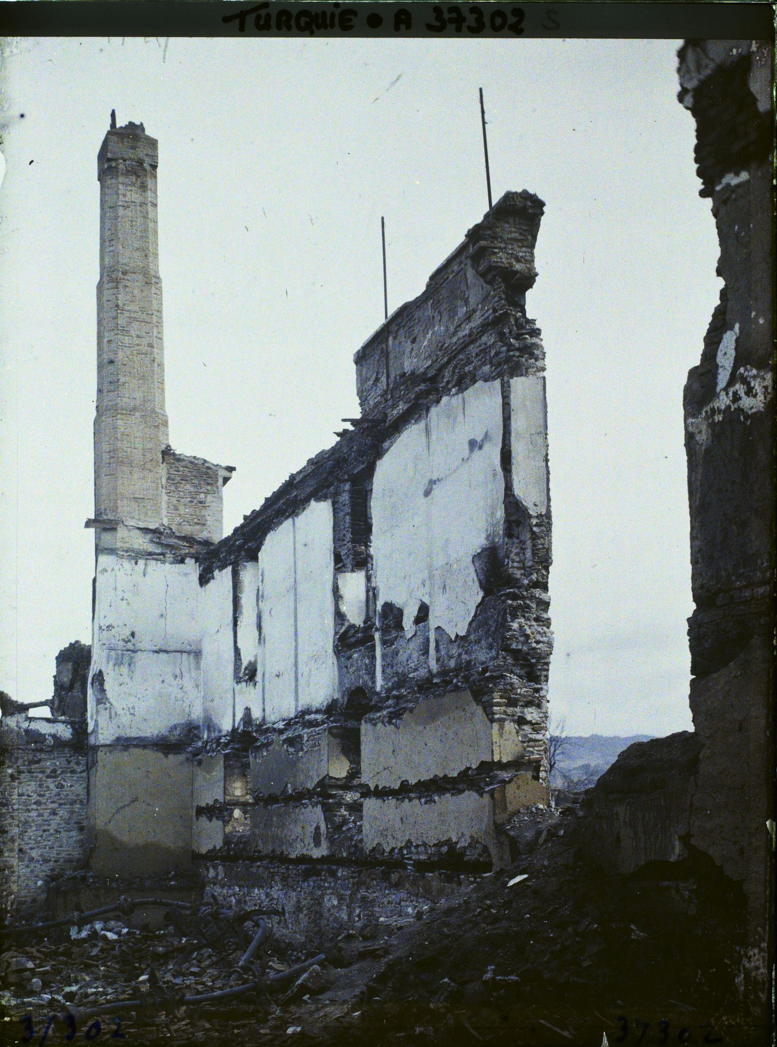 Image représentant Turquie, Cassaba, Fabrique incendiée (Intérieur)