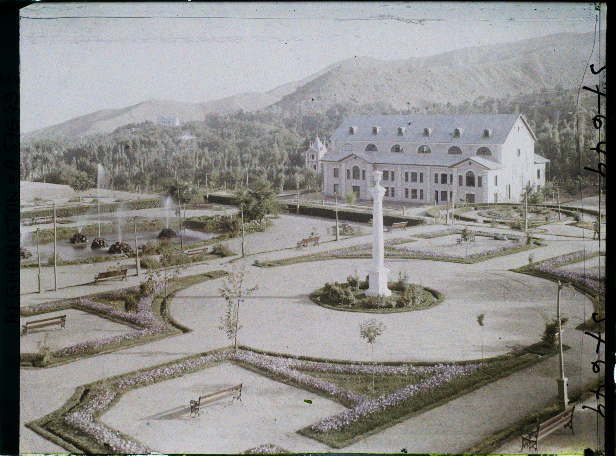 Image représentant Afghanistan, Paghman, Une vue générale des Jardins