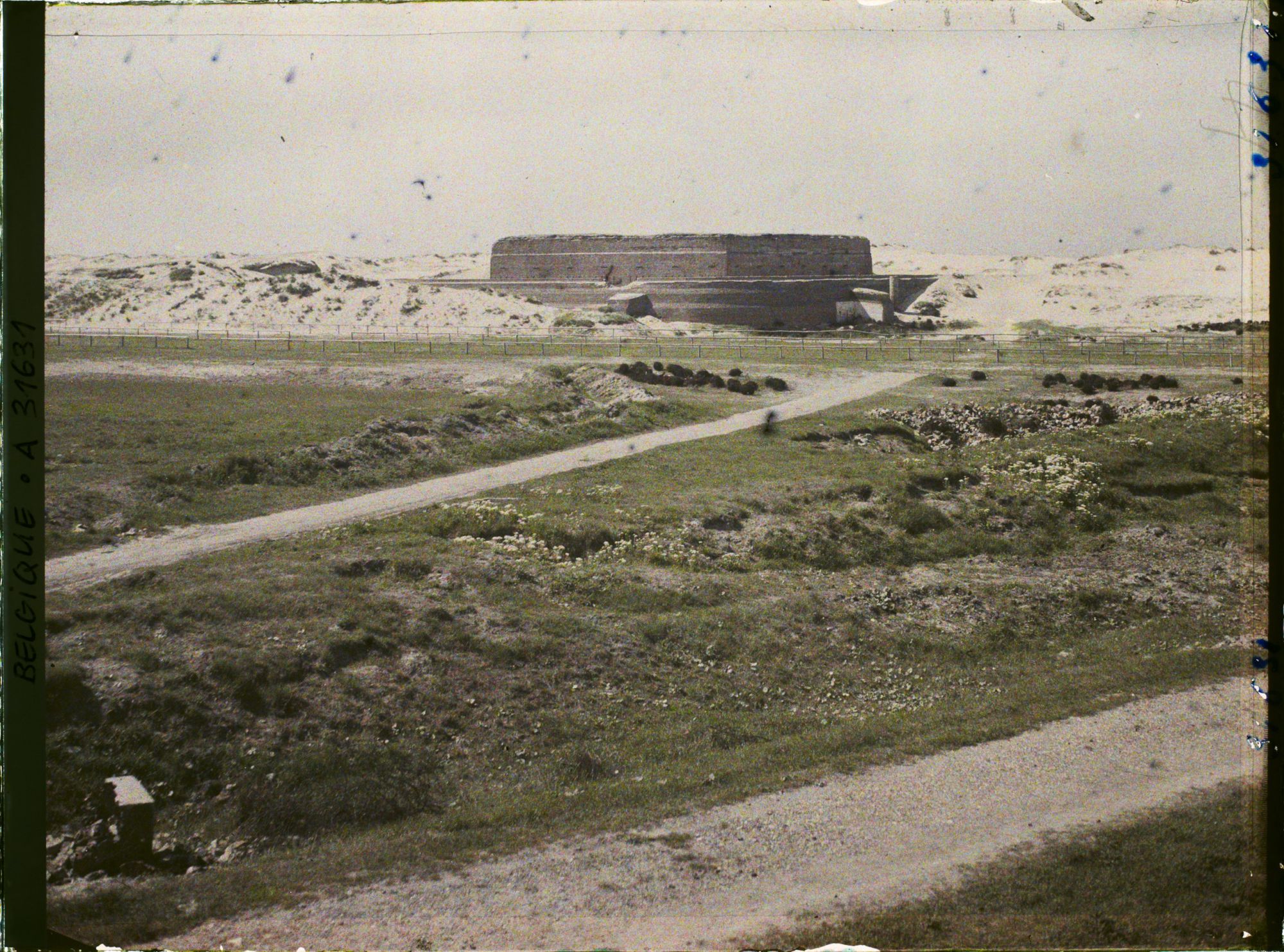 Image représentant Belgique, Ostende, Batterie Hindenburg, L'ancien fort Napoléon dans les dunes