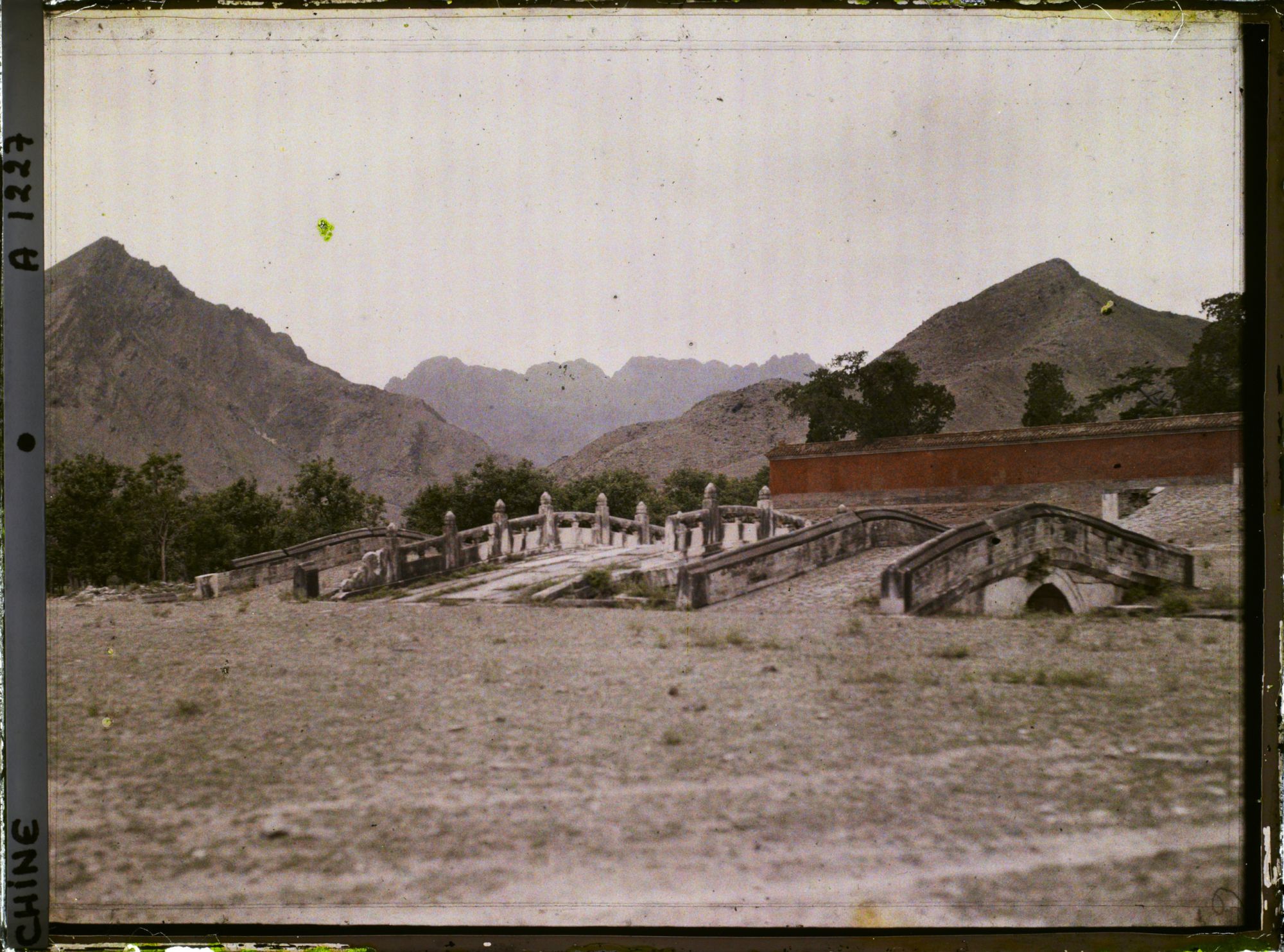 Image représentant Ming Shisanling (" Treize Tombeaux des Ming ")
