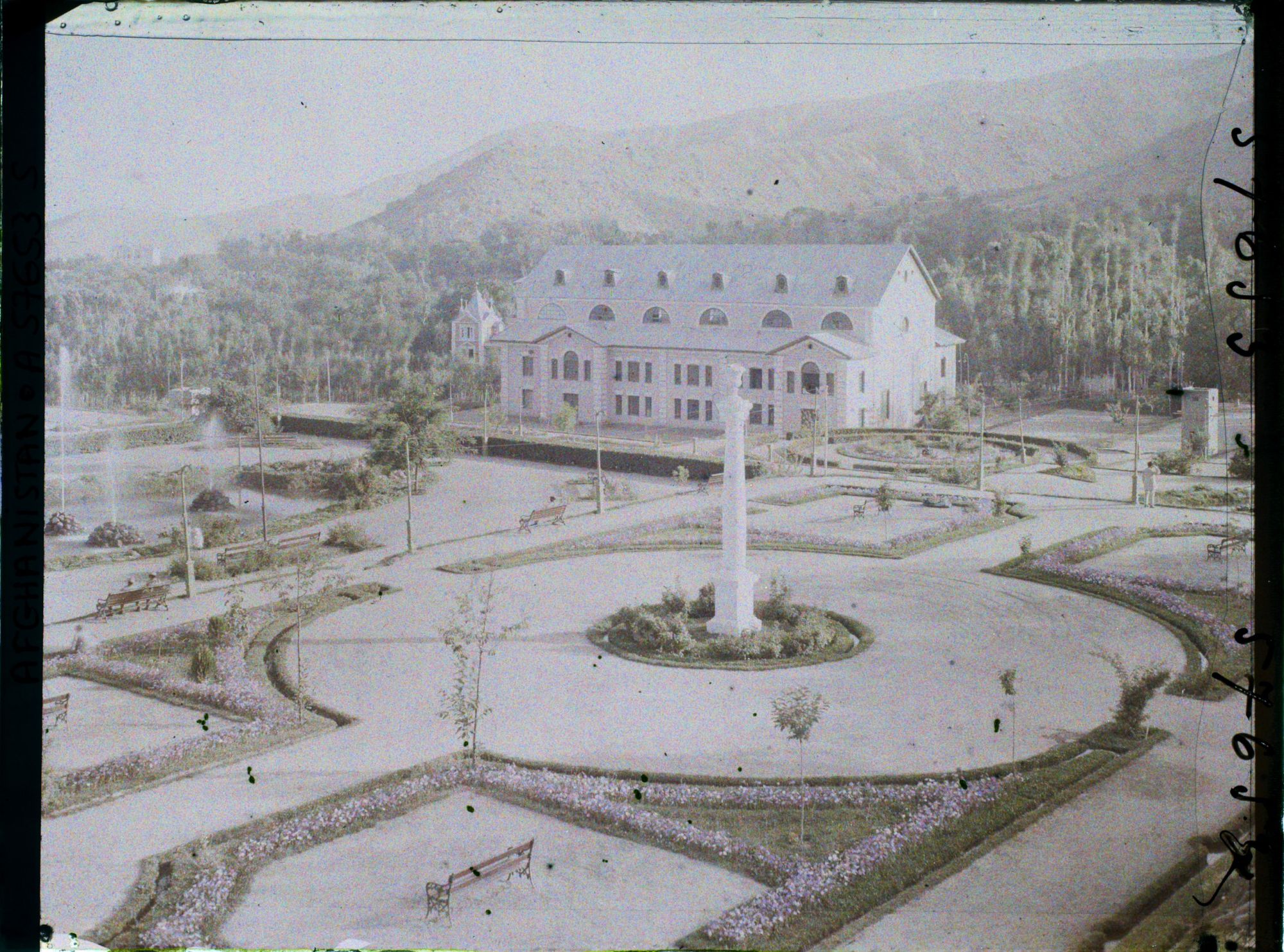 Image représentant Afghanistan, Paghman, Vue des Jardins vers le Théâtre
