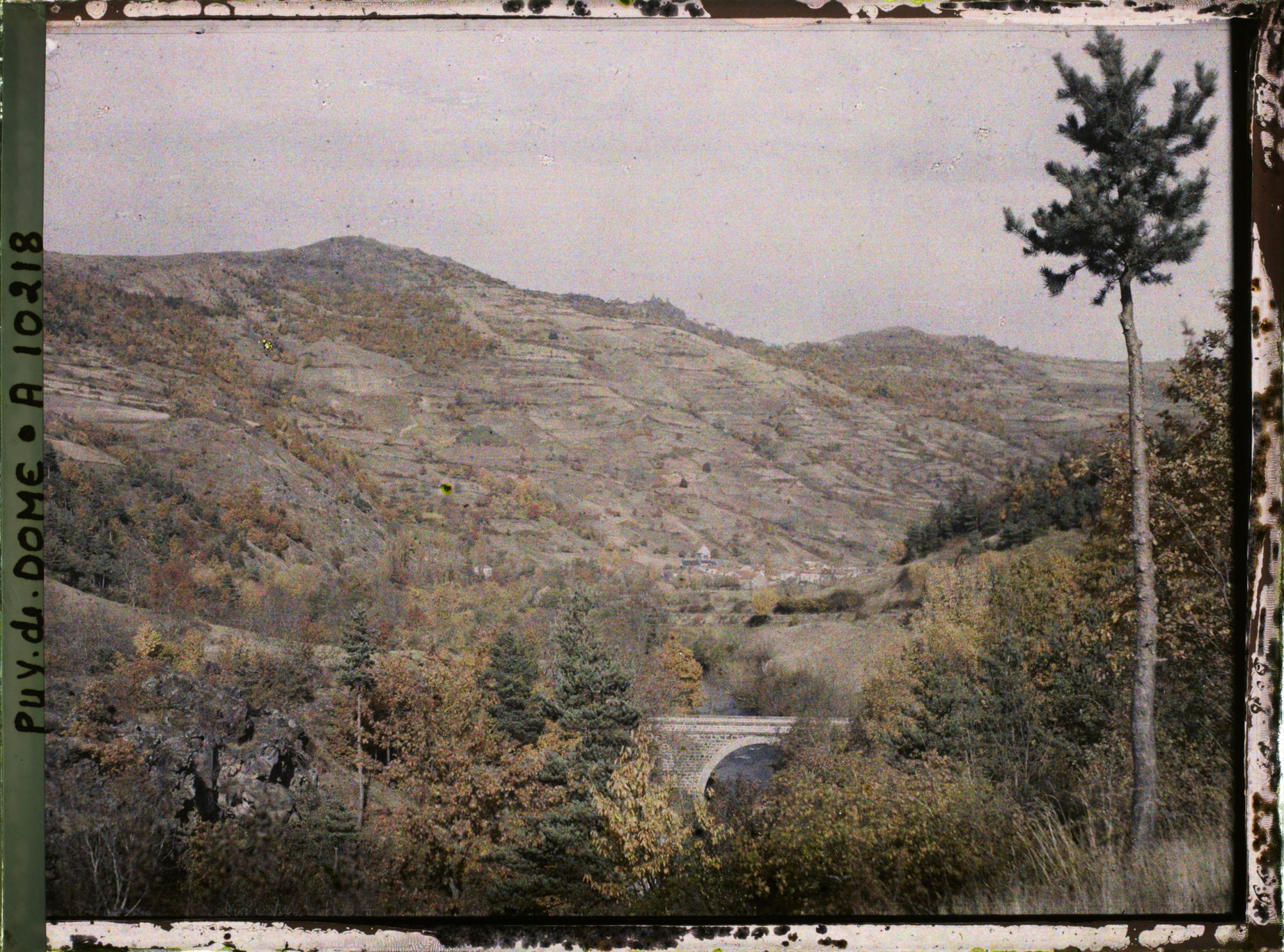 Image représentant France, Effets d'automne pris dans la Vallée du Valbeleix