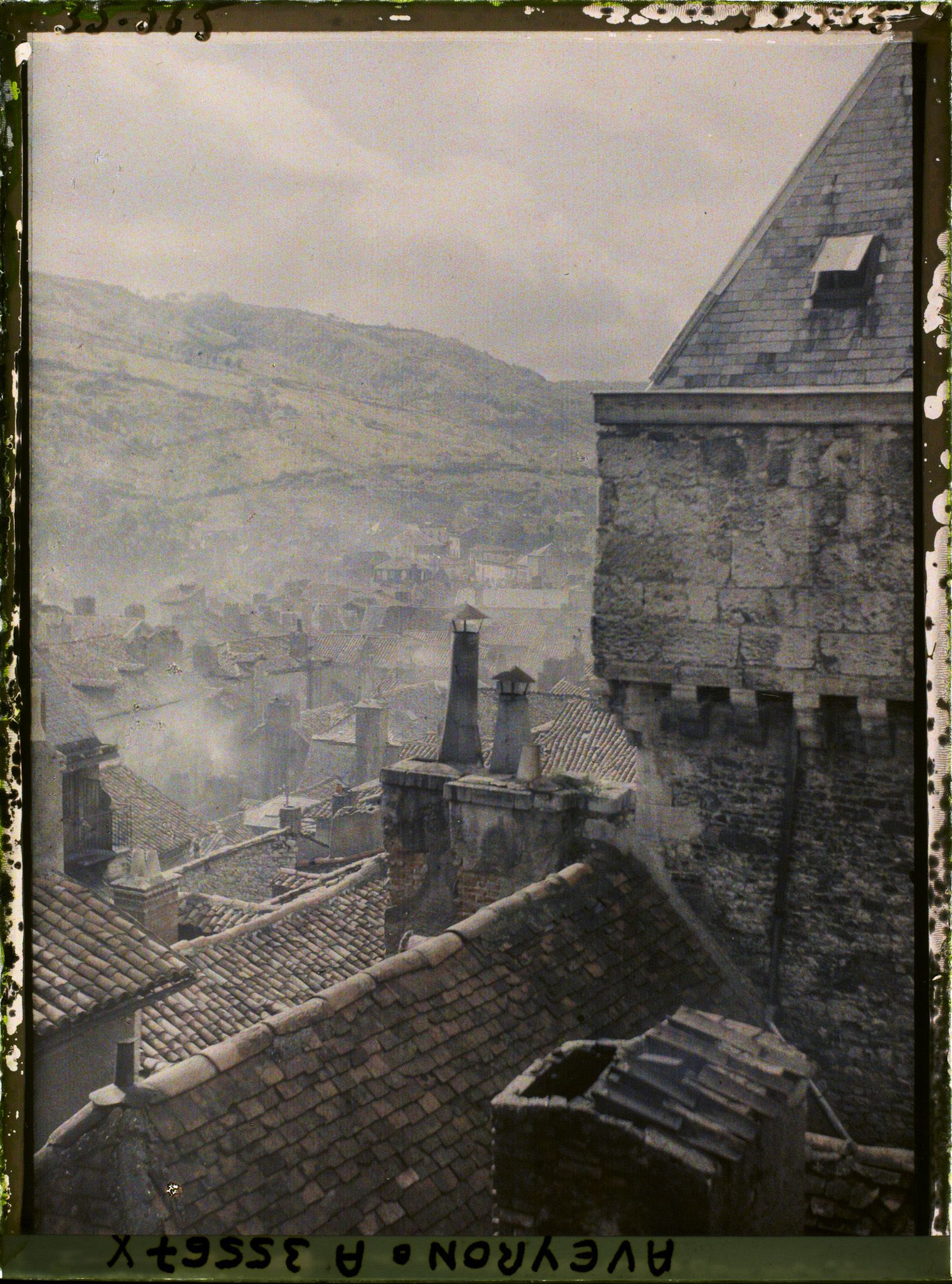 Image représentant Vue sur les toits et cheminées de la ville