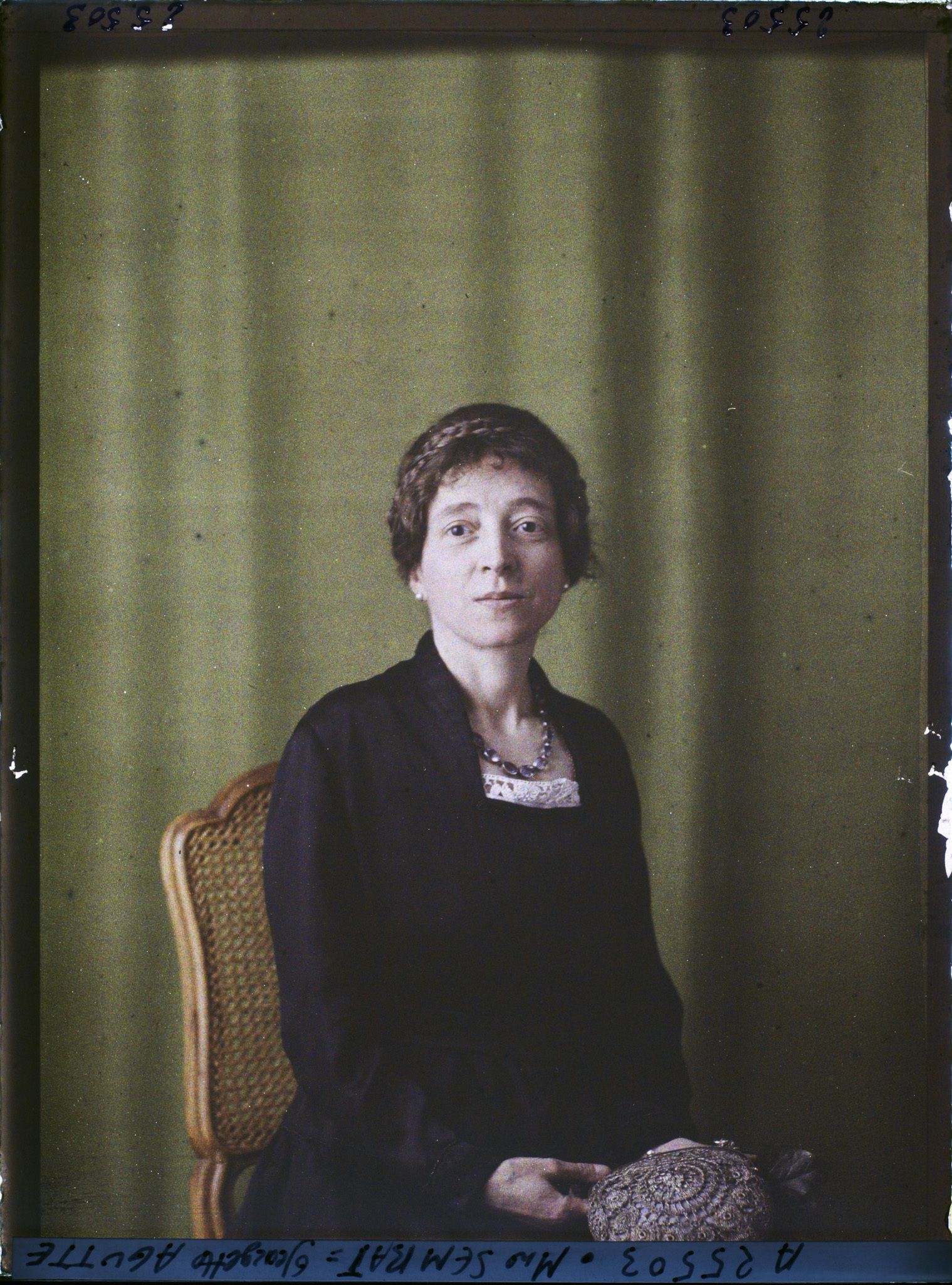 Image représentant https://musee-albert-kahn.s-museum.fr/home/NWQ2OTAwYzNmYjZlZTk1ZWQwODJmMjY4L2dlbmVyaWMtbm90aWNlLXRhYi9hdXRob3JpdHkvNjE3YTc5ZjVjZjhiODk2OGIzMzM3ZDIx/5d6900c3fb6ee95ed082f268/generic-notice-tab/authority/617a79ebcf8b8968b33377d9 Madame Georgette Sembat