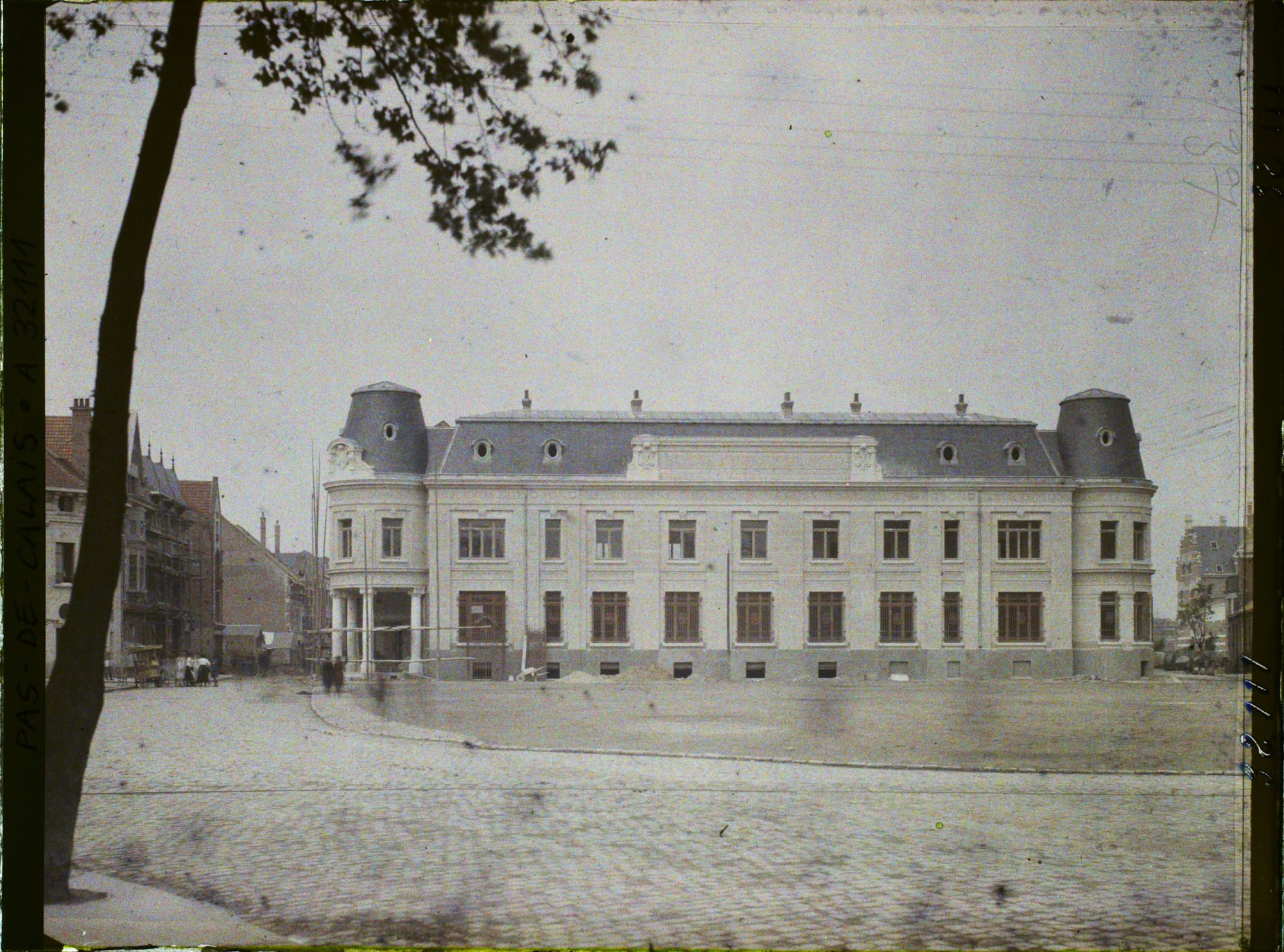 Image représentant France, Béthune, Place de Lille et Banque Générale du Nord