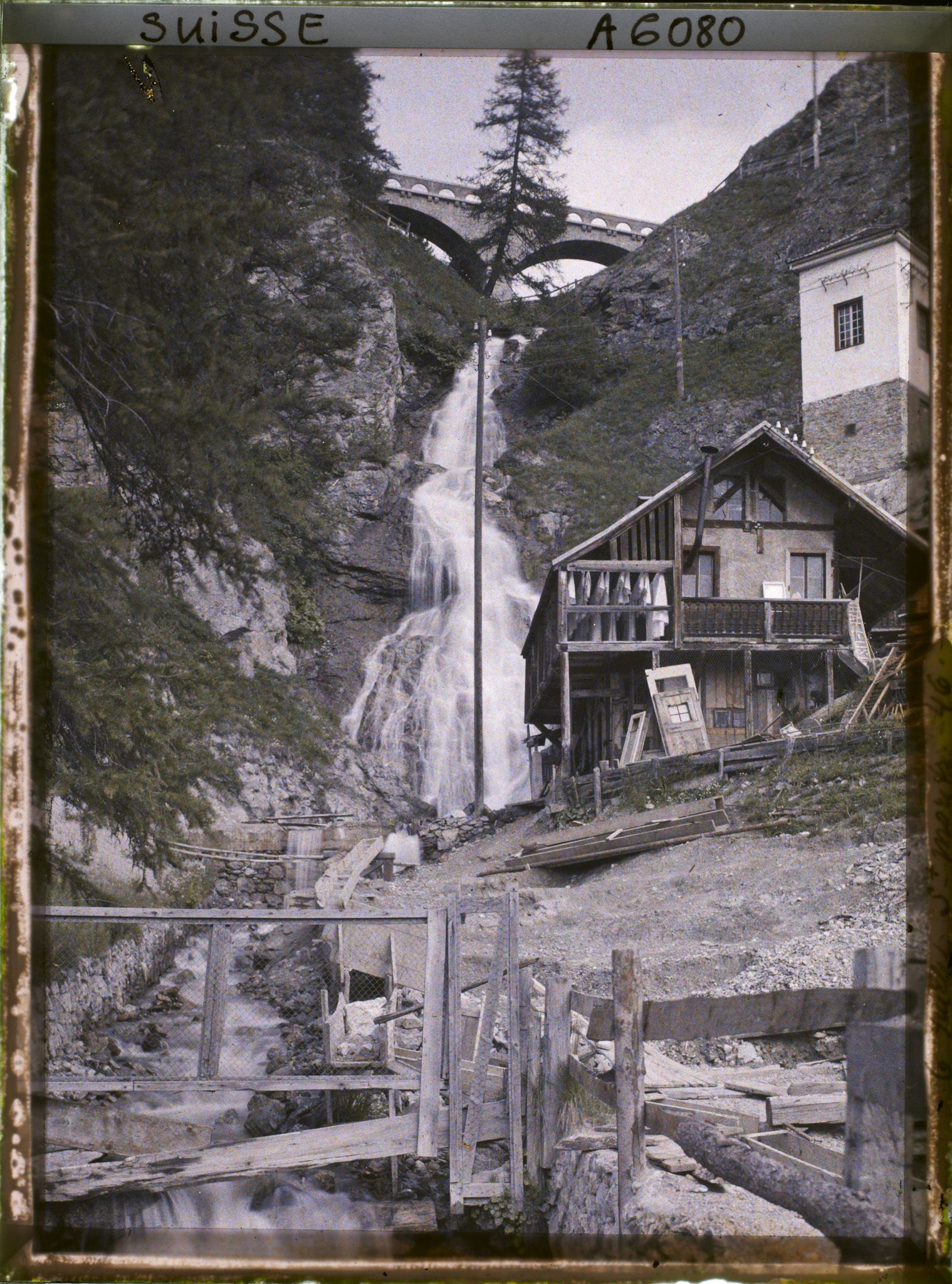 Image représentant Cascade et viaduc dans la région de St. Moritz