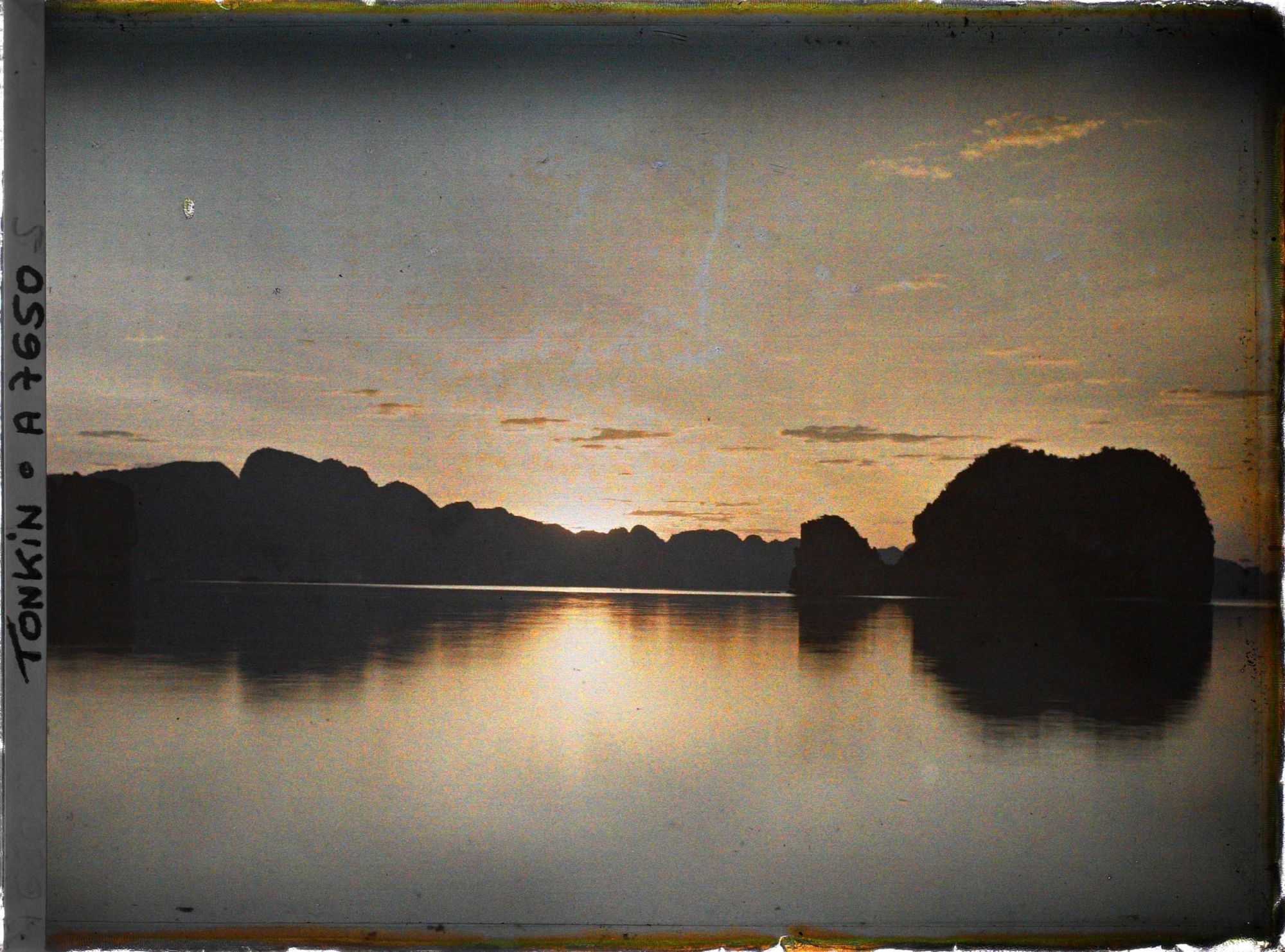 Image représentant Un lever de soleil sur les rochers du " Groupe de l'Union "