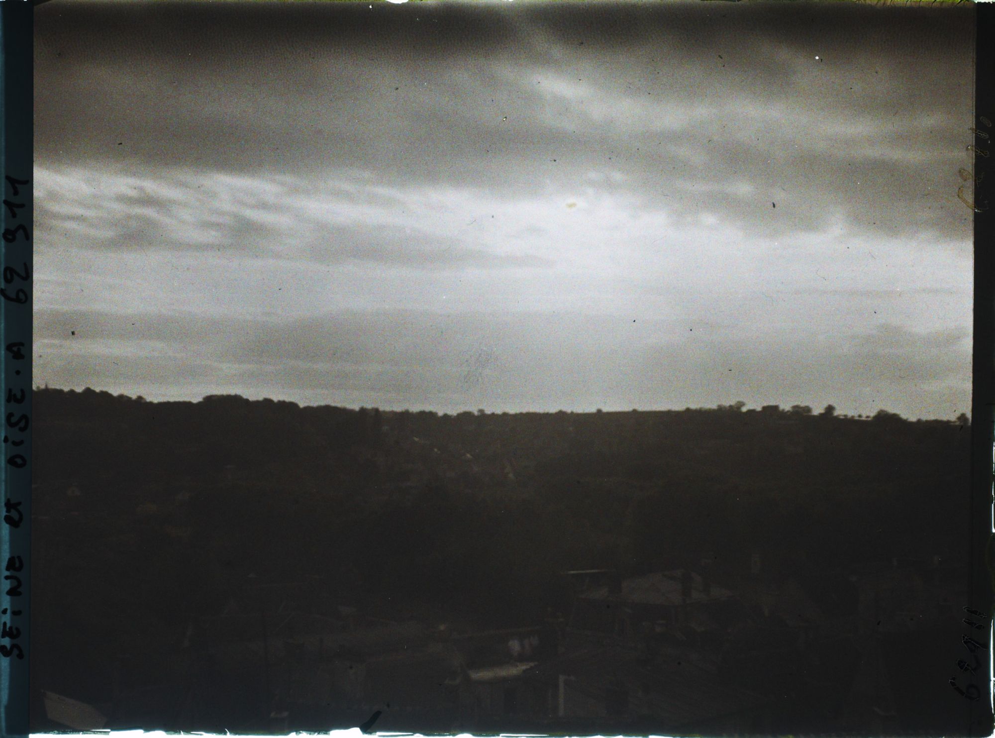 Image représentant Ile de France, Meulan, Ciel couvert avec effets du soir