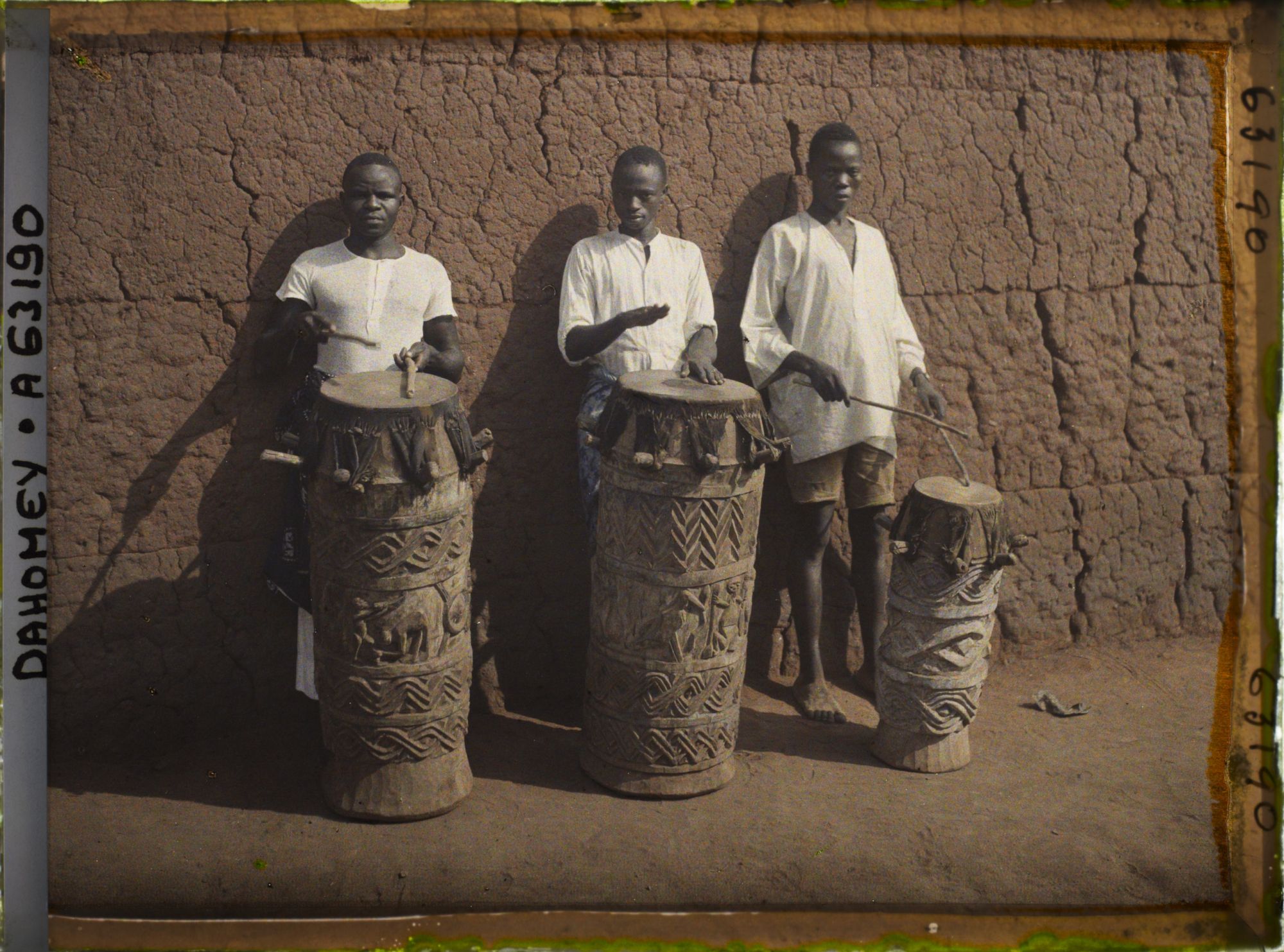 Image représentant Joueurs de tam-tam yorouba et tambours royaux
