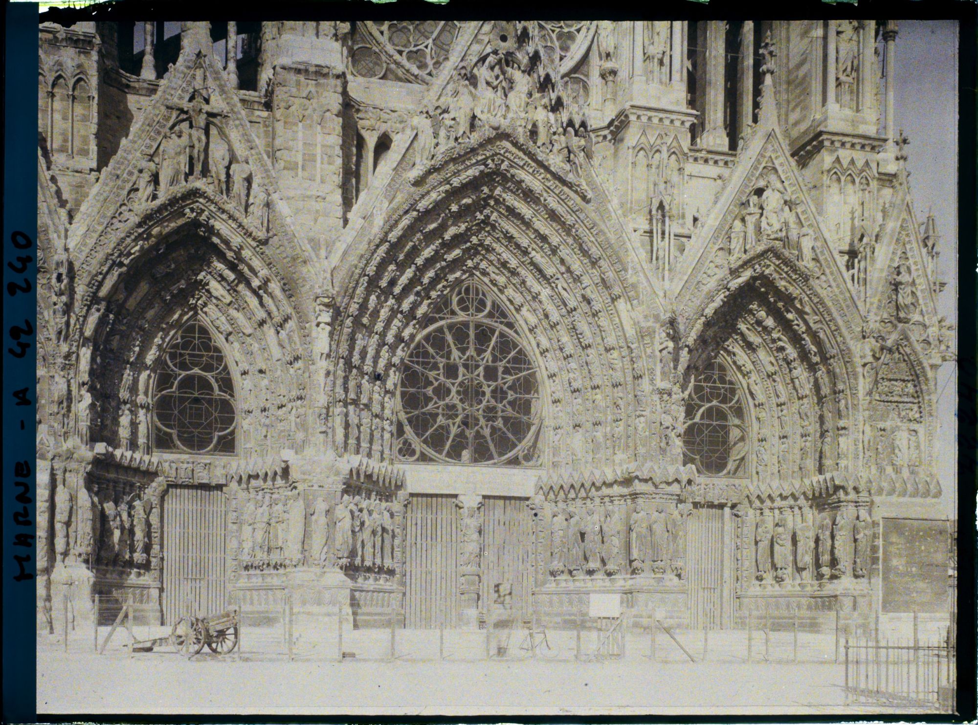 Image représentant France, Reims, La Cathédrale, les 3 Portails (façade principale)