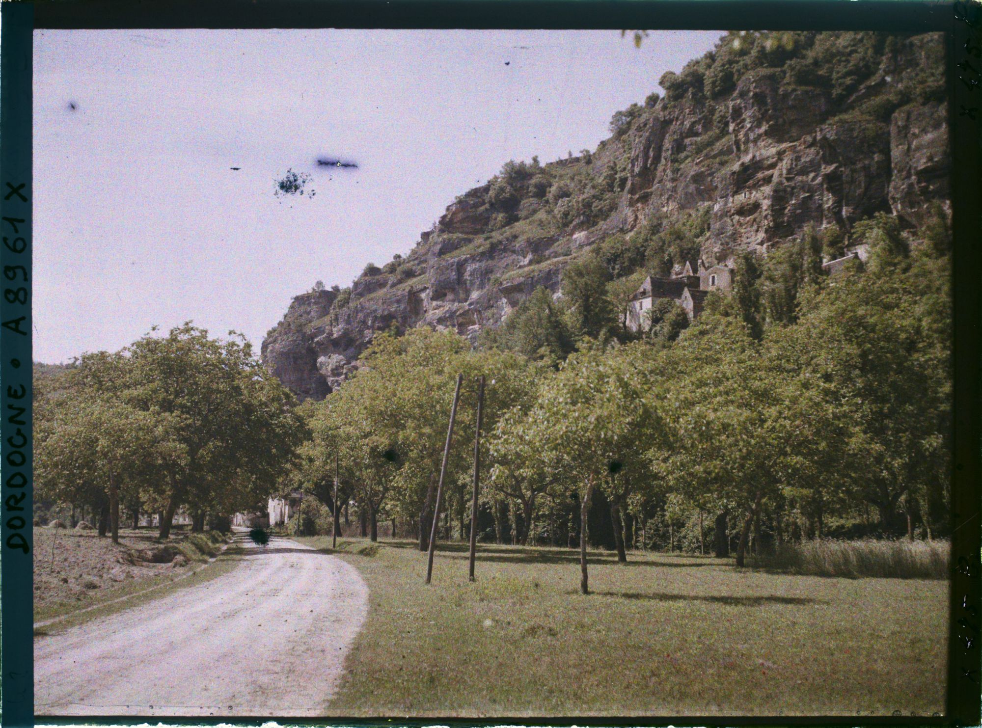 Image représentant France, Domme, La Roque Gageac et les ruines du château noyers au 1er plan