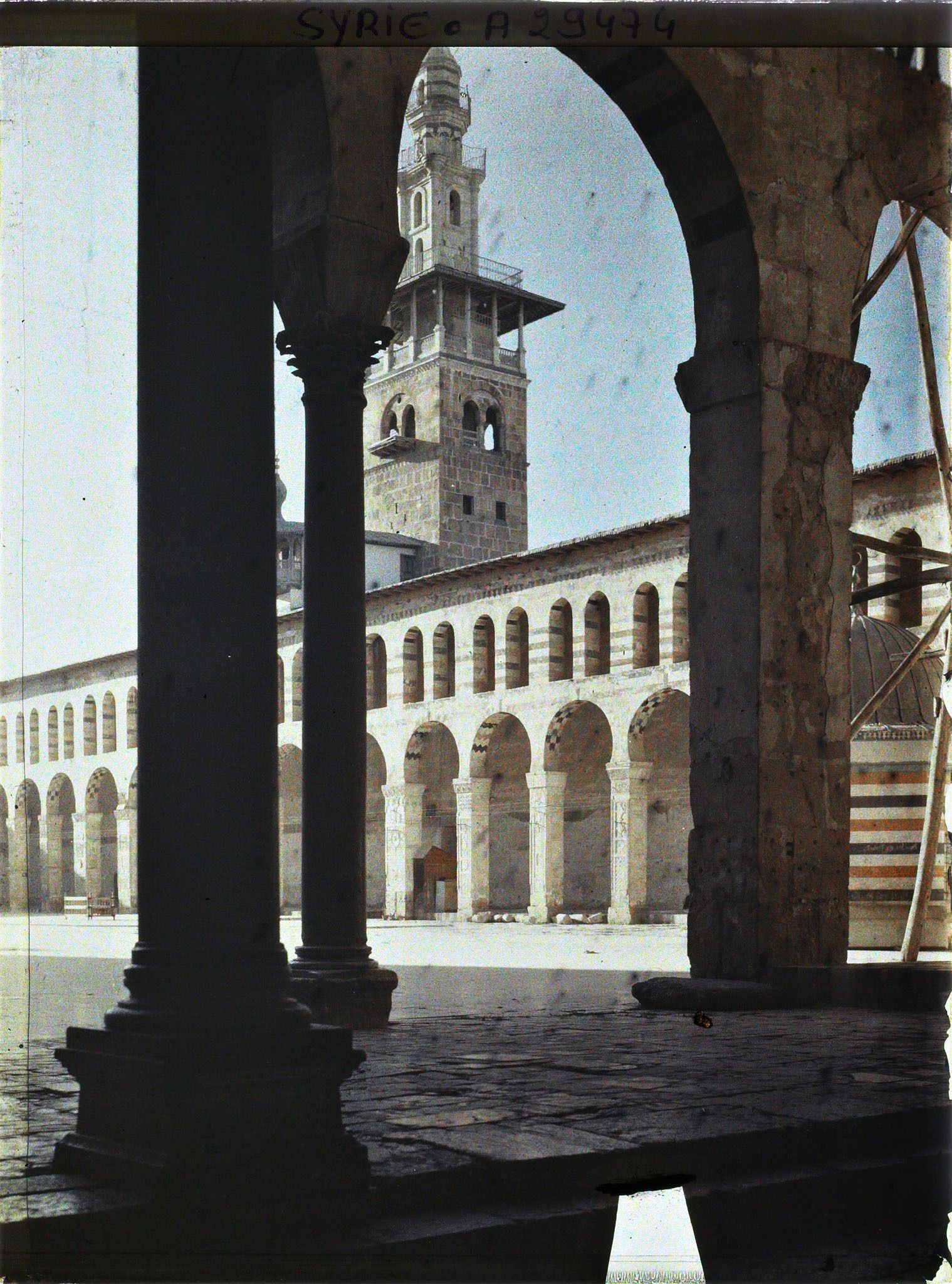 Image représentant Vue depuis les portiques de la façade est de la mosquée des Omeyades
