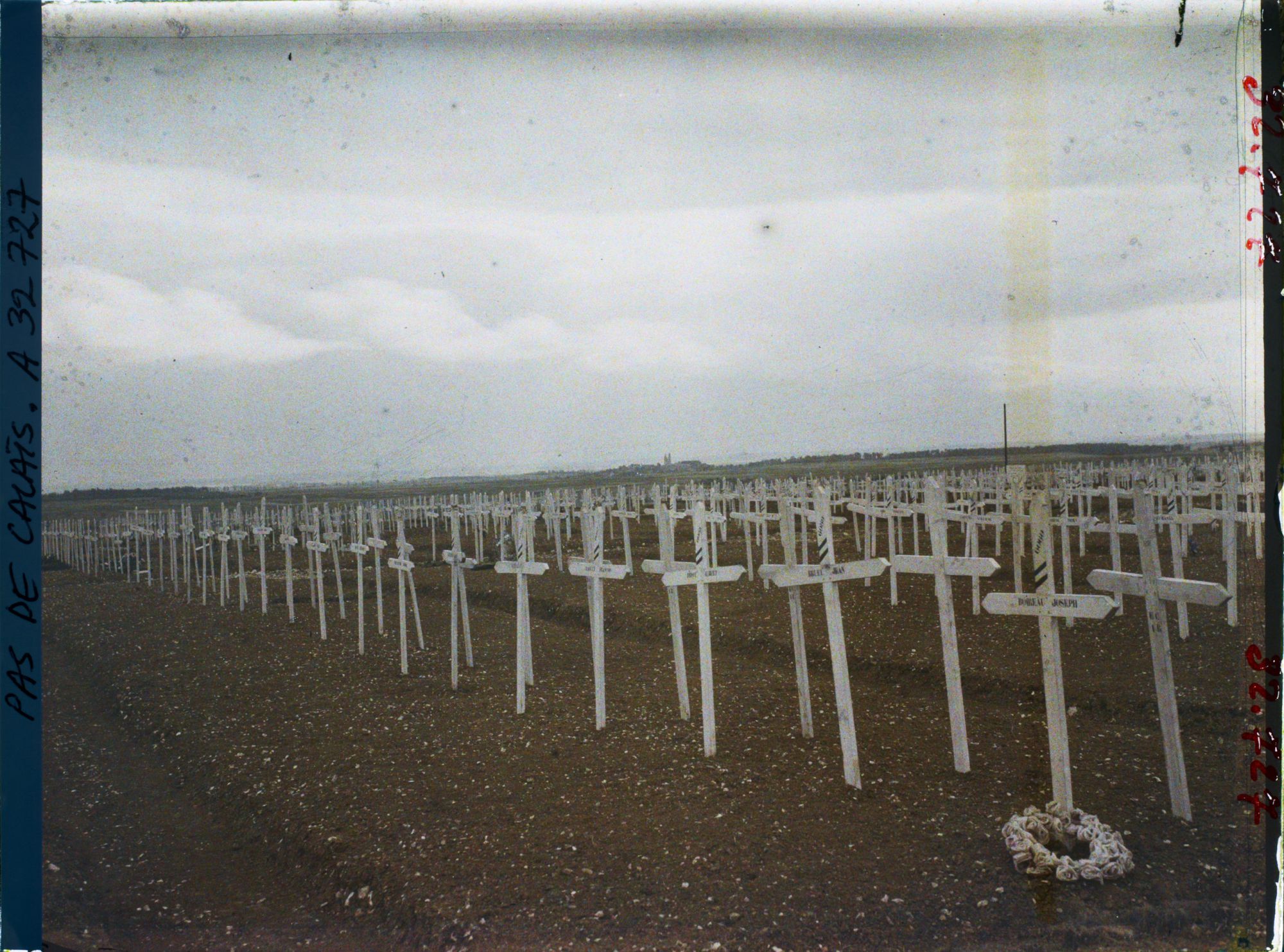 Image représentant France, Ablain St Nazaire, Autre aspect du Cimetiere, au fond le mt St Eloi