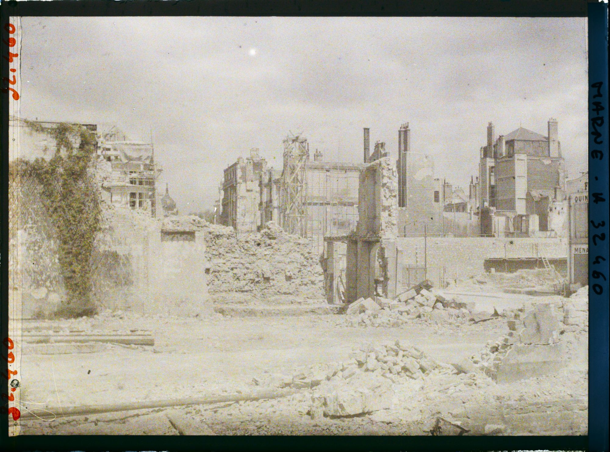 Image représentant France, Reims, Ruines aux abords de la rue Chanzy