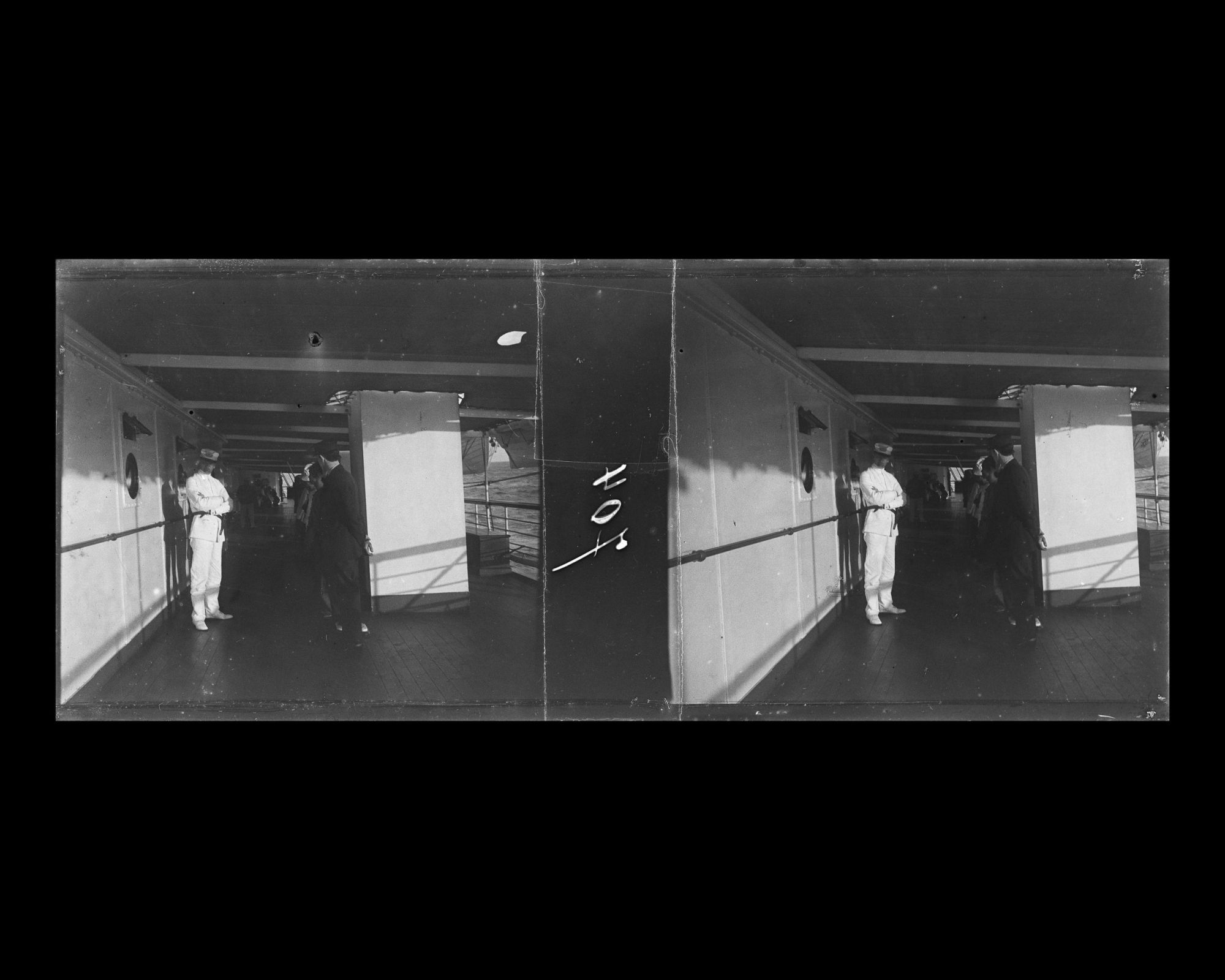 Image représentant Officier et passagers des 1eres classes