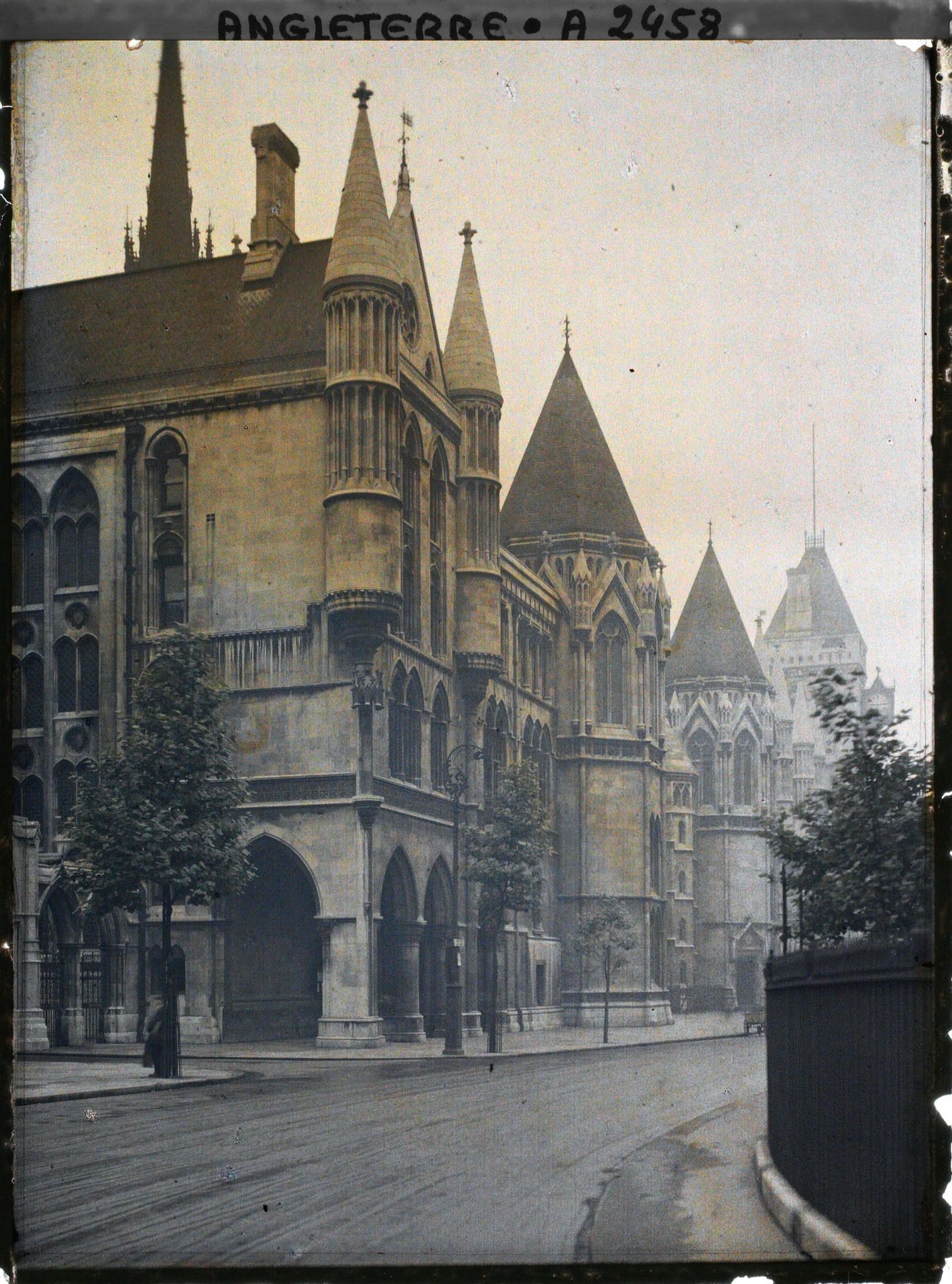 Image représentant The royal courts of justice